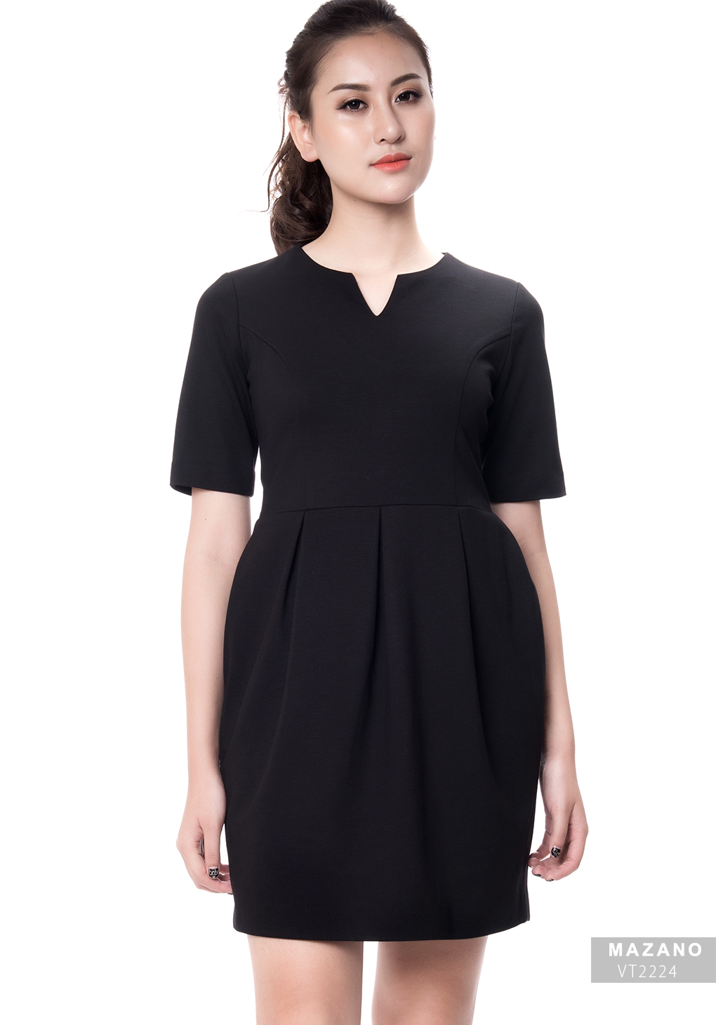 Đầm đen xòe khoét cổ_thumbnail_3