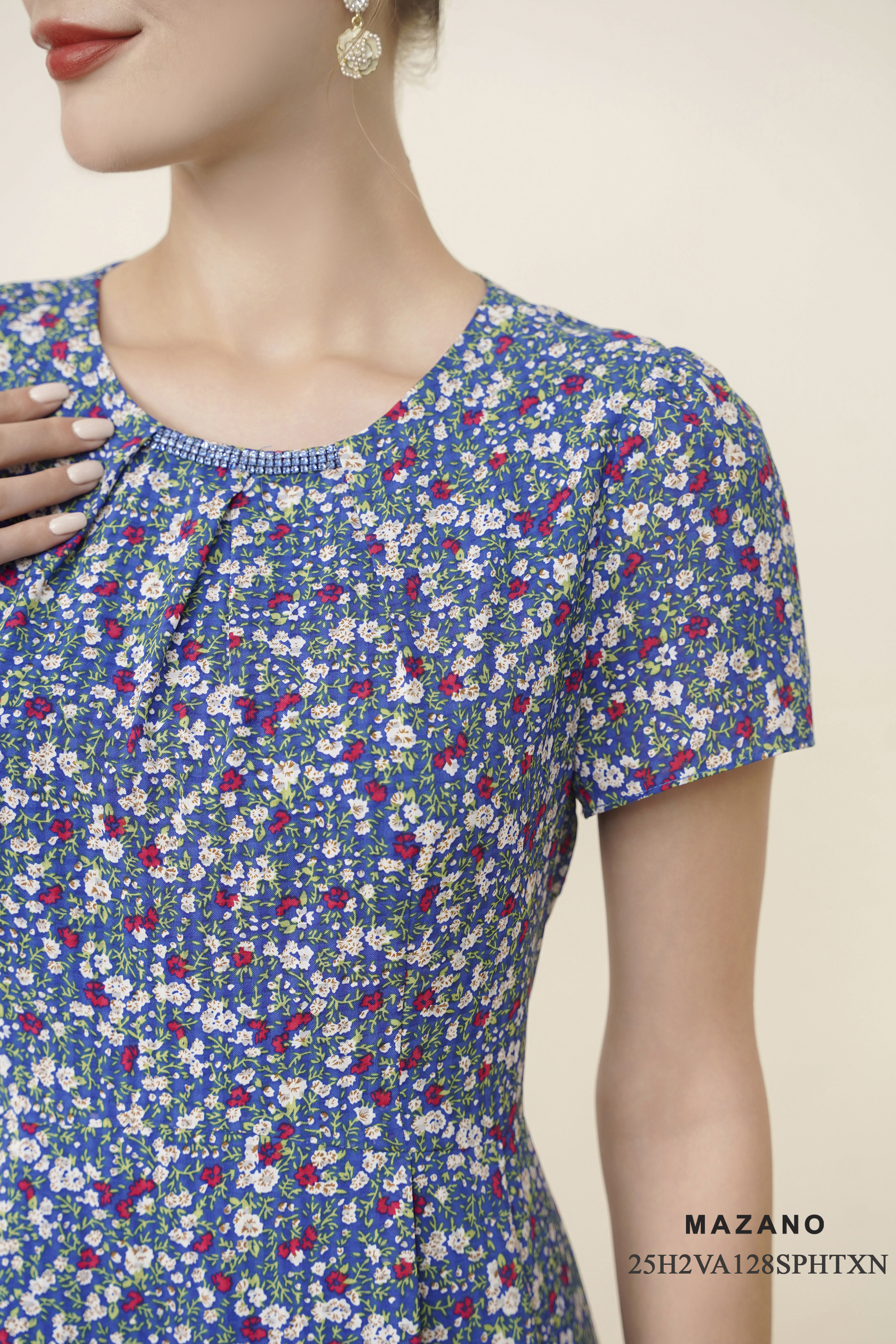 Váy Đầm thân ôm vừa chân A xếp ly Vải thô mỏng Họa tiết hoa nhí Cổ tròn Tay ngắn_thumbnail_4