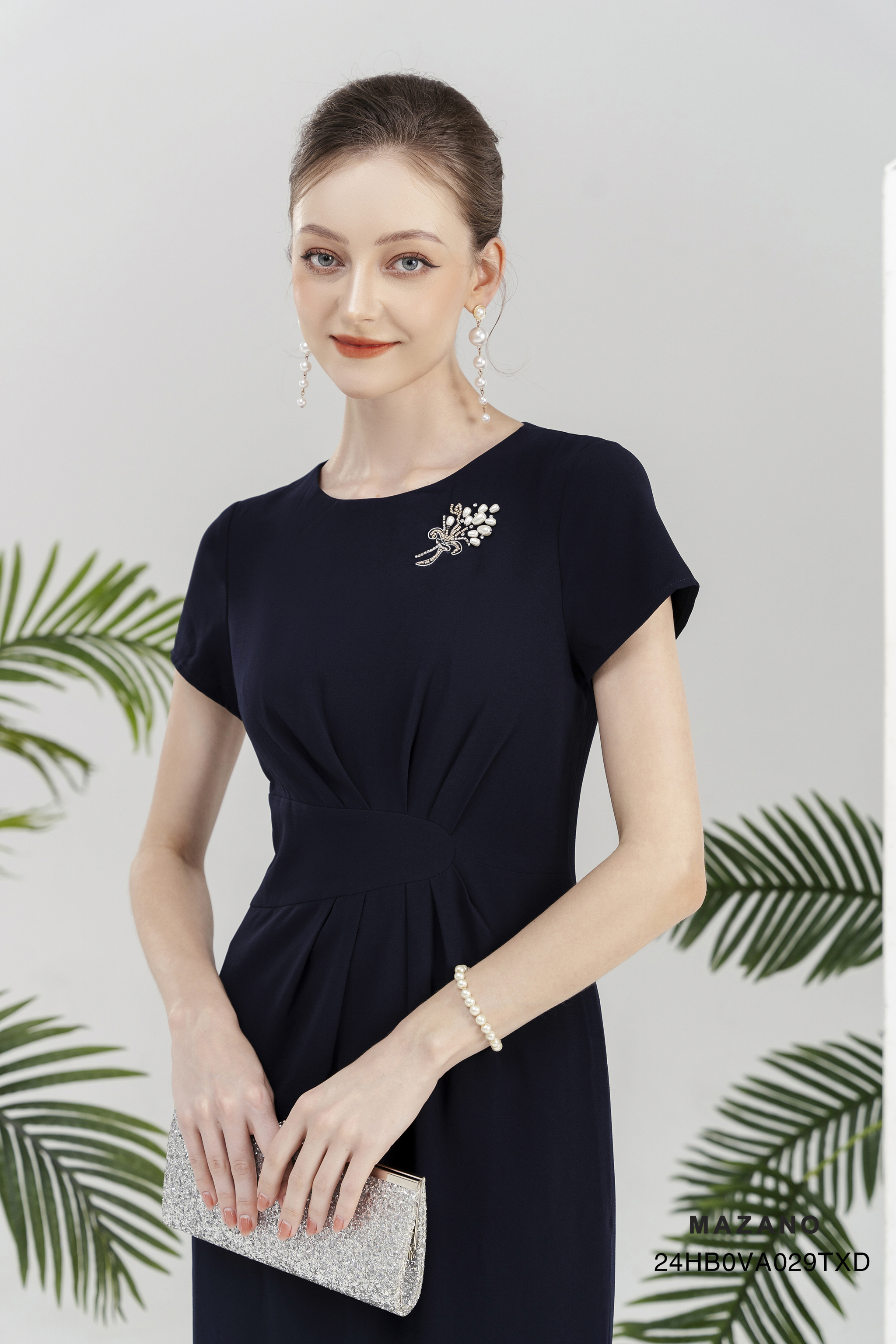 Đầm ôm vừa xếp ly eo đính trang trí_thumbnail_3