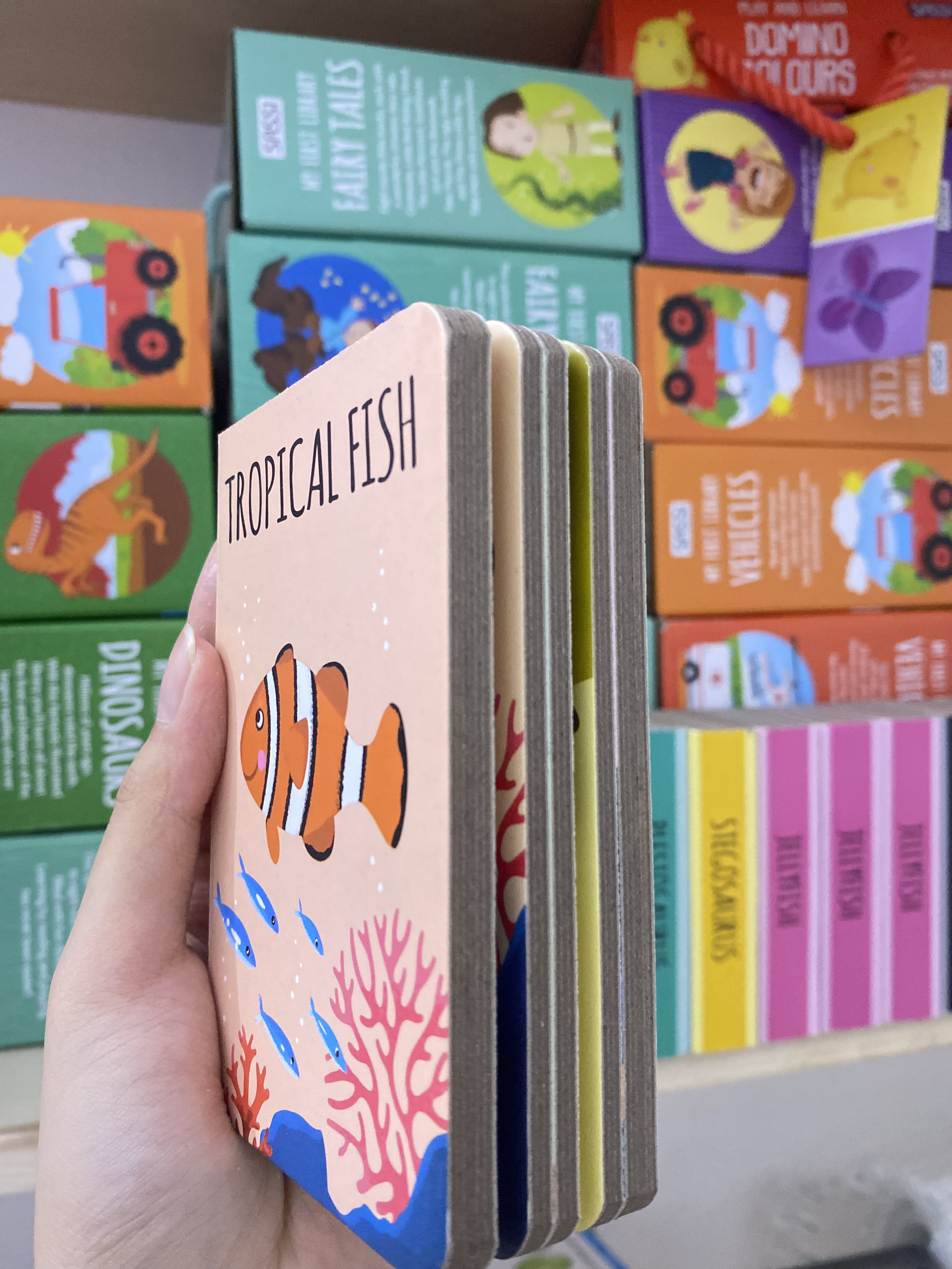 TROPICAL FISH ( The Sea Library)_thumbnail_5