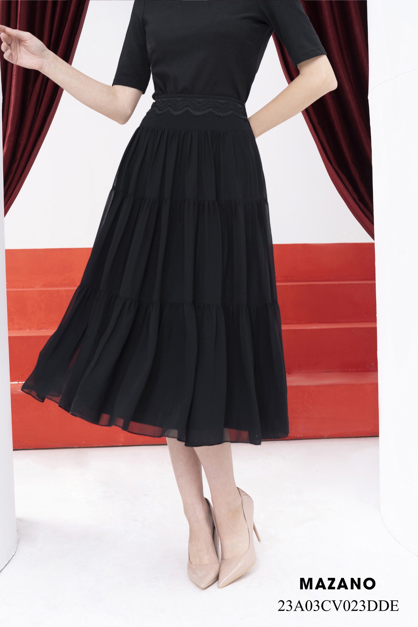 Chân váy vải voan màu đen nhiều tầng cạp phối ren