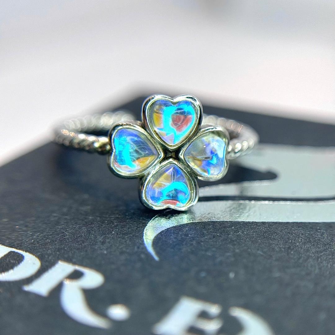 Nhẫn bạc xi kim 4 lá tim.