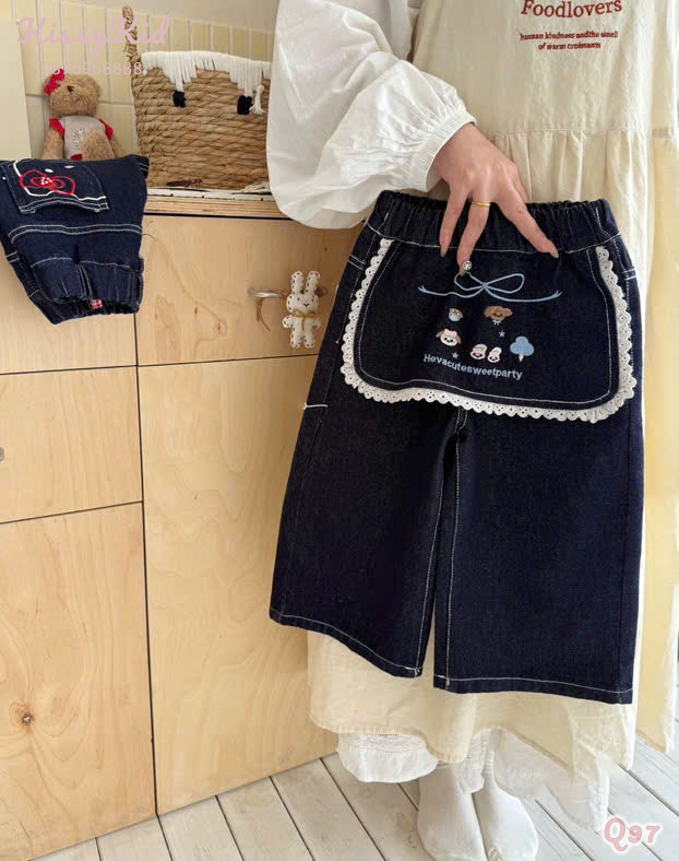 (Q97) Quần bò mềm ống đứng xanh sẫm liền yếm thêu_thumbnail_0