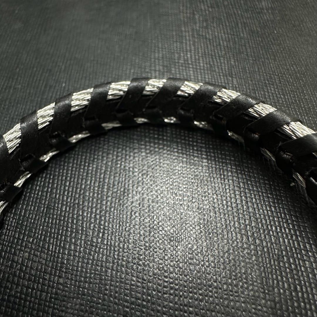 Vòng tay da thật mix khoá titan 21.5cm._thumbnail_3