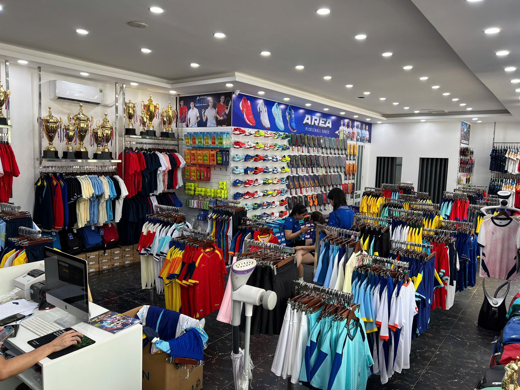 Cách Mở Shop Quần Áo Thể Thao Thành Công Từ Số 0