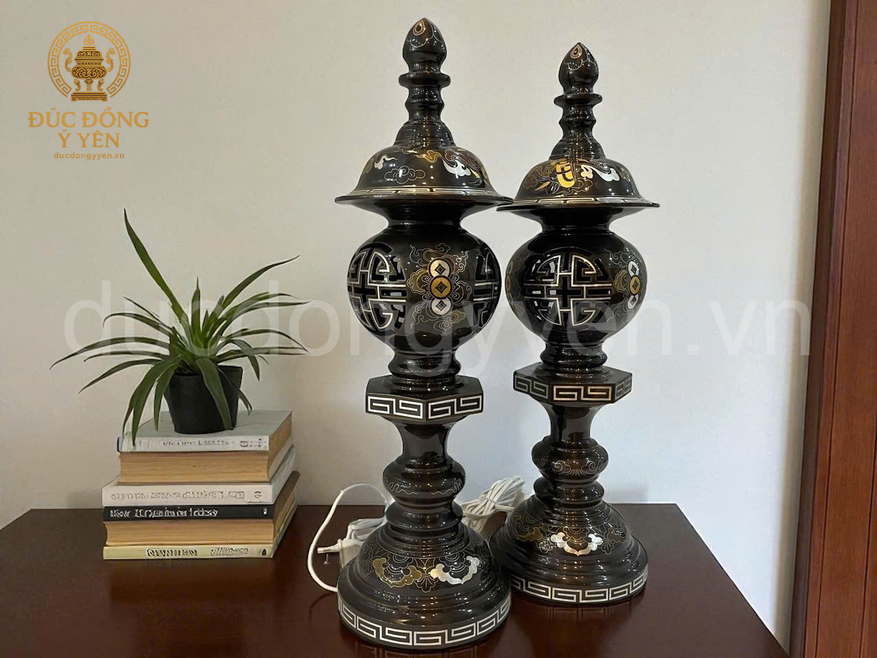 Đèn thờ khảm ngũ sắc đúc đồng đỏ _thumbnail_3