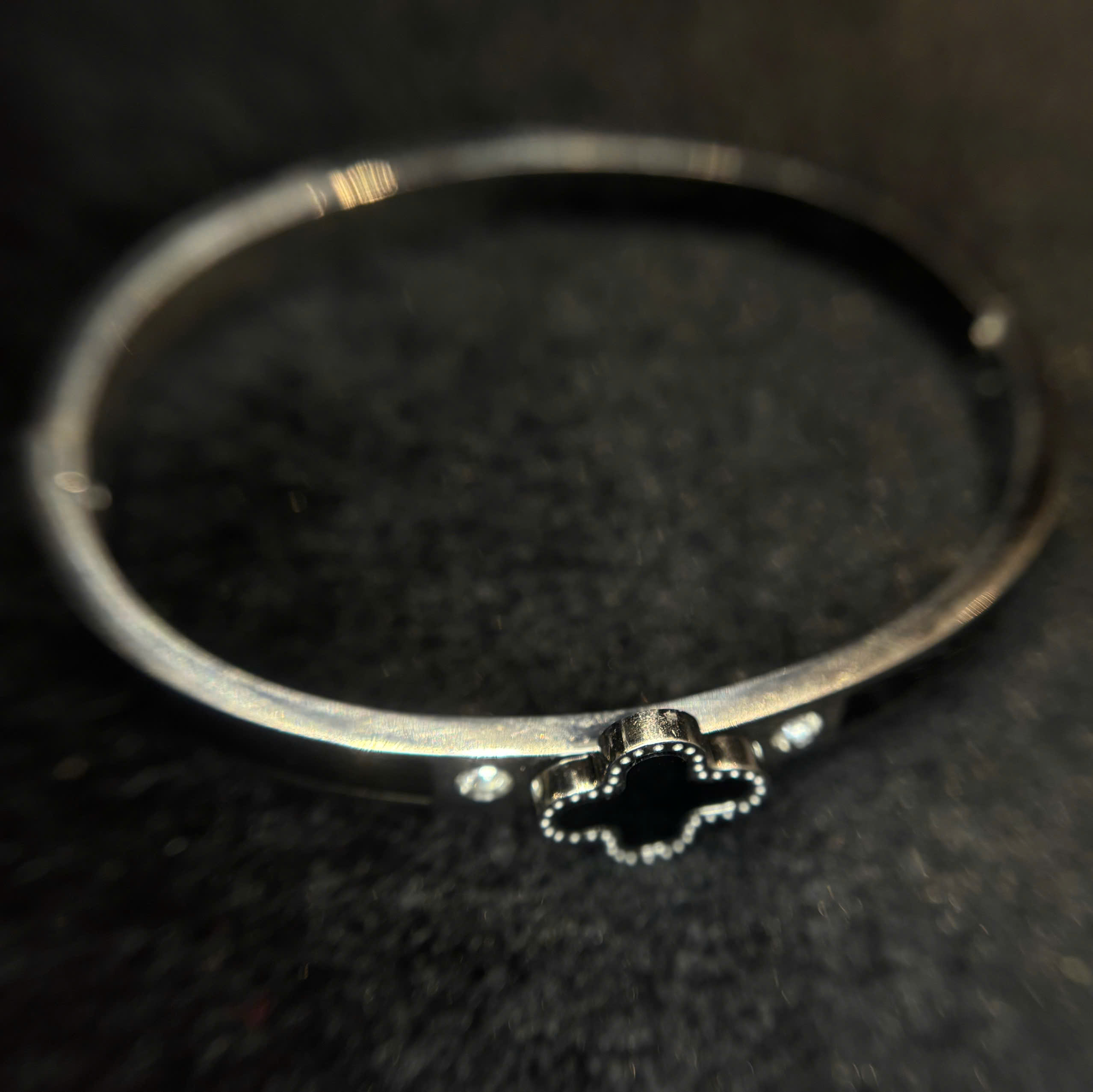 Vòng tay cuff vancleef đen_thumbnail_2