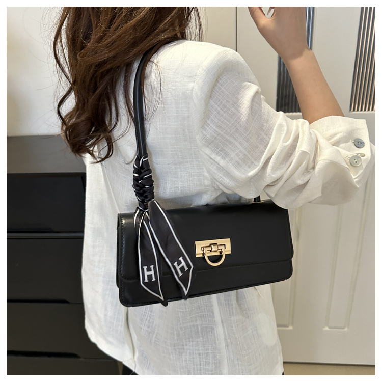 Túi Xách Tay Dáng Dài H Charm – Phong Cách Thanh Lịch