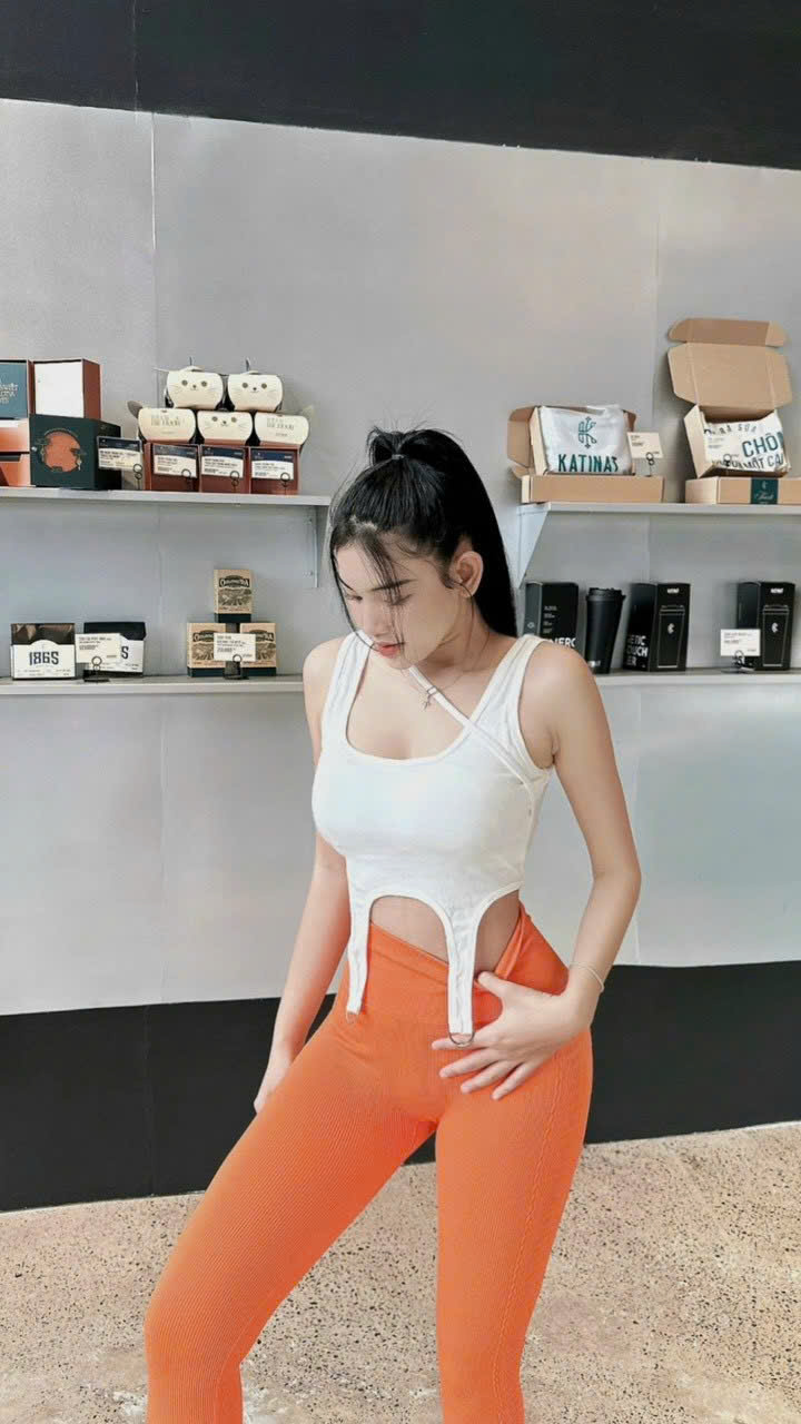 Áo Croptop Thể Thao Nữ Phối Khoen_thumbnail_10