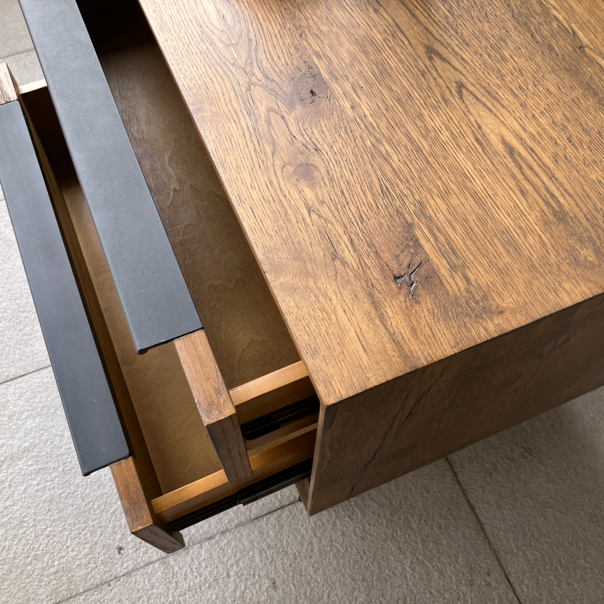 TỦ ĐẦU GIƯỜNG CLEVEDON 2-DRAWER SOLID OAK BEDSIDE TABLE_thumbnail_2