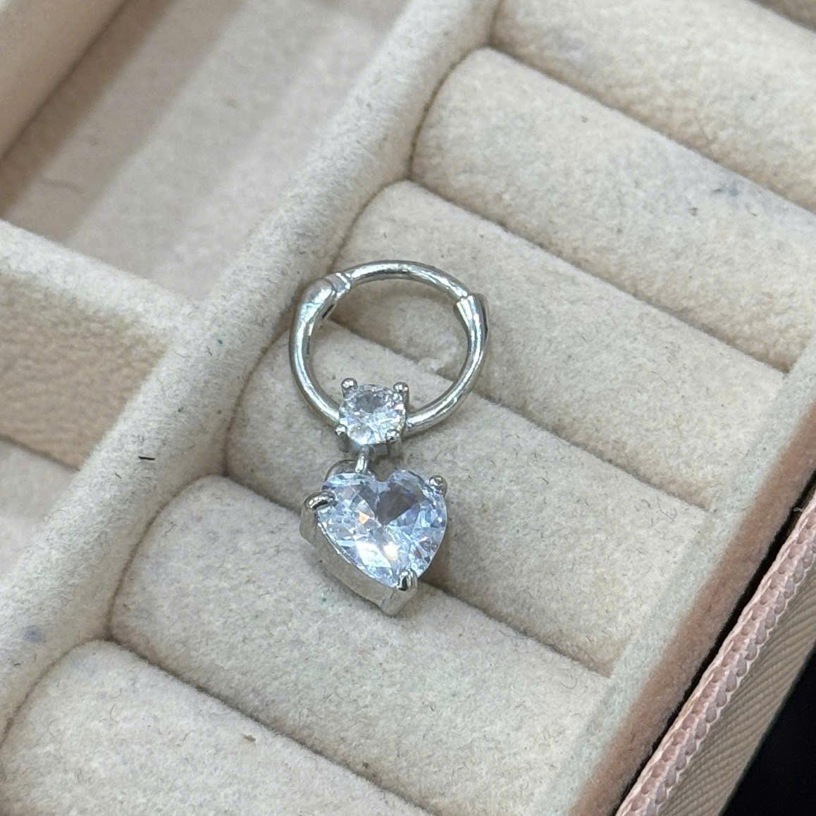 Daith kiểu trái tim kim cương rơi.