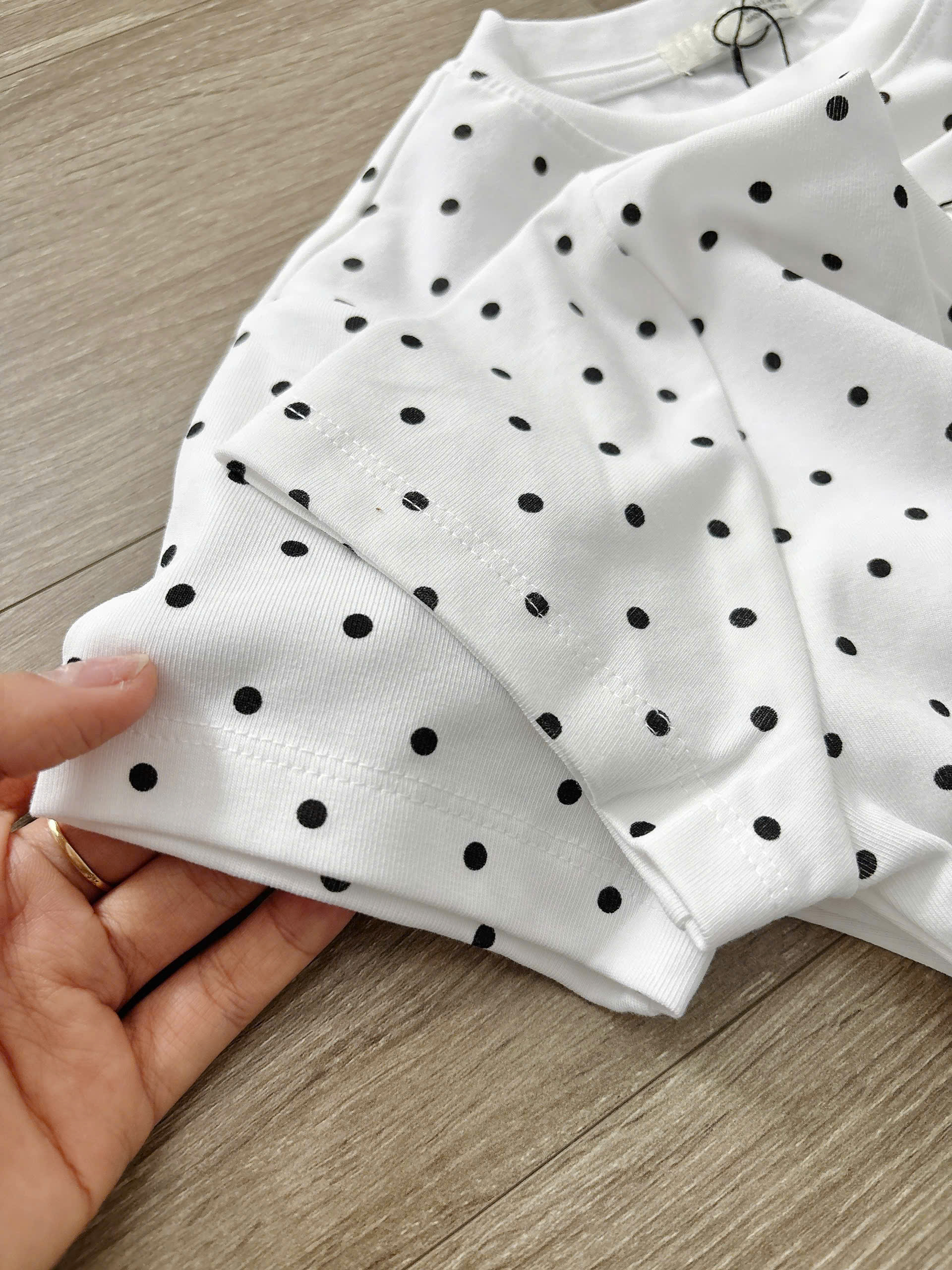 H111 ÁO THUN TRẮNG CHẤM BI_thumbnail_9