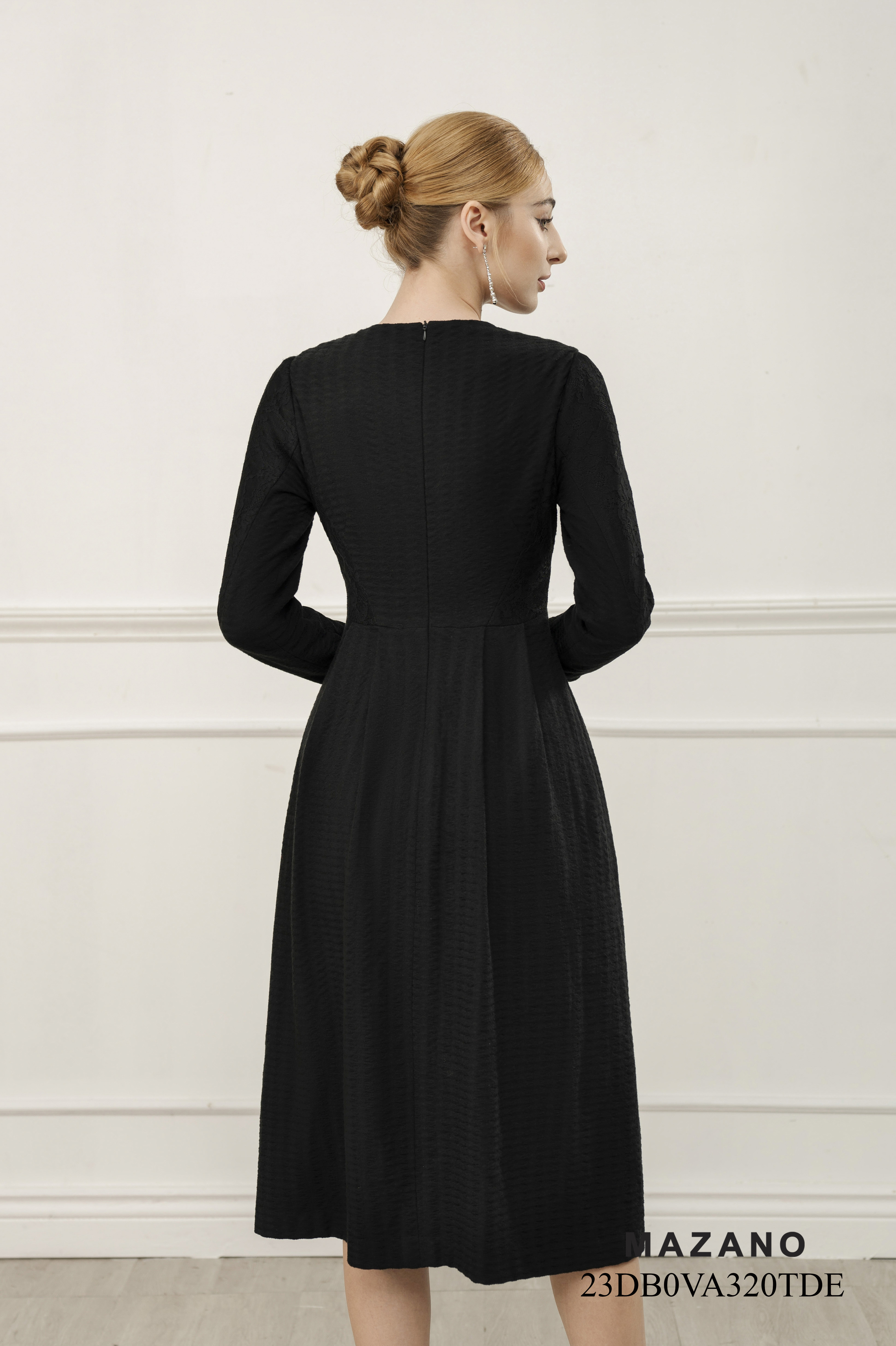 Váy Đầm ôm chân xếp ly Vải dạ len phối ren Đính trang trí ngực Cổ tròn Tay dài Dài đến bắp chân_thumbnail_3