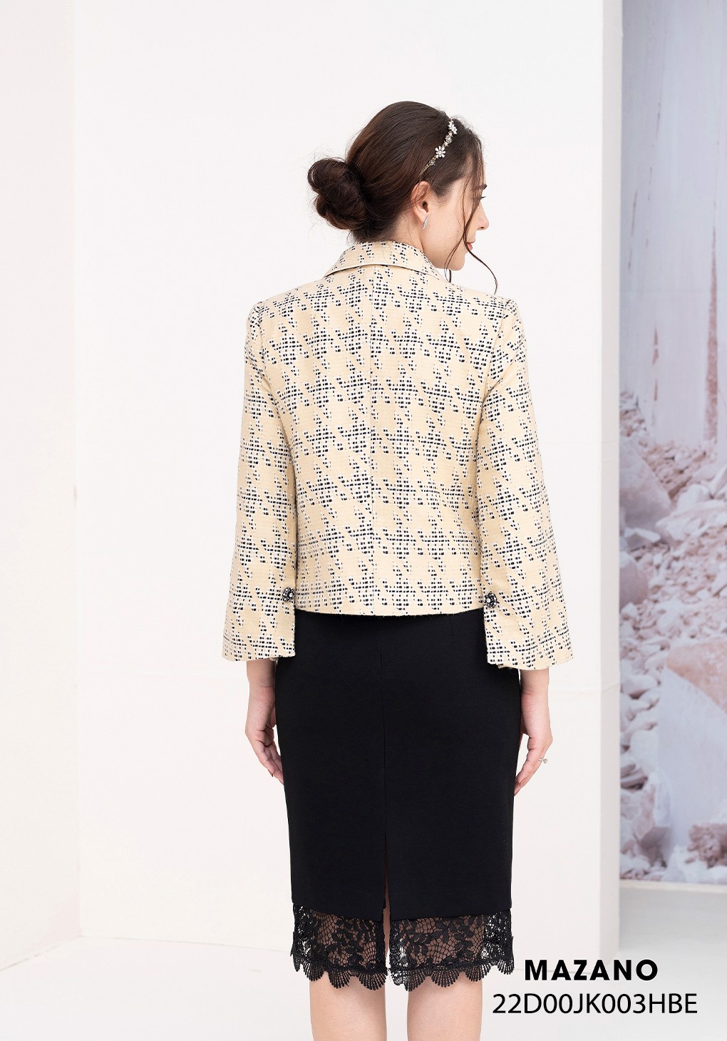 Áo khoác ngắn vải Gấm Tafta cổ bẻ hoạ tiết hiện đại_thumbnail_3