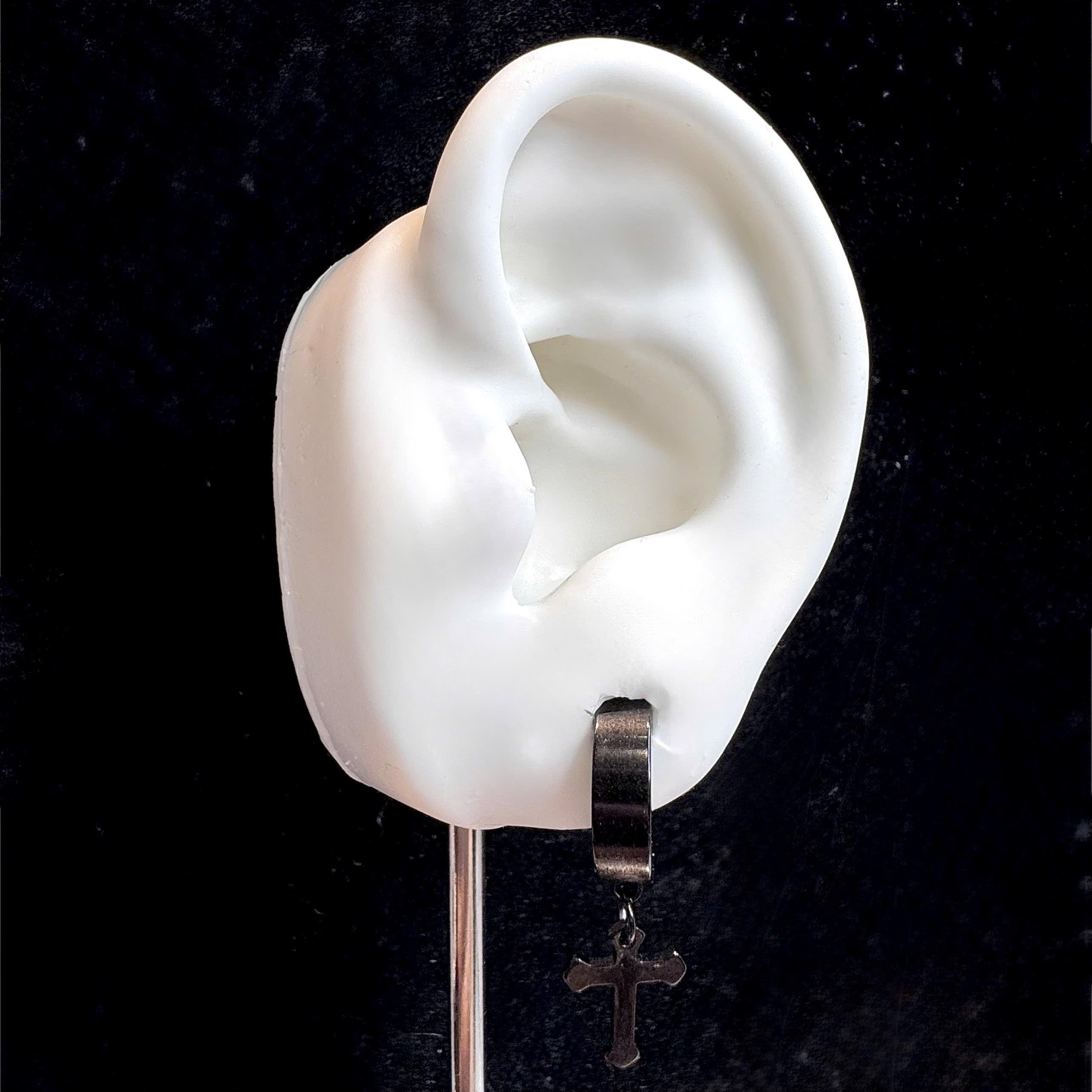 Khuyên kẹp giả thánh giá đen rơi_thumbnail_3