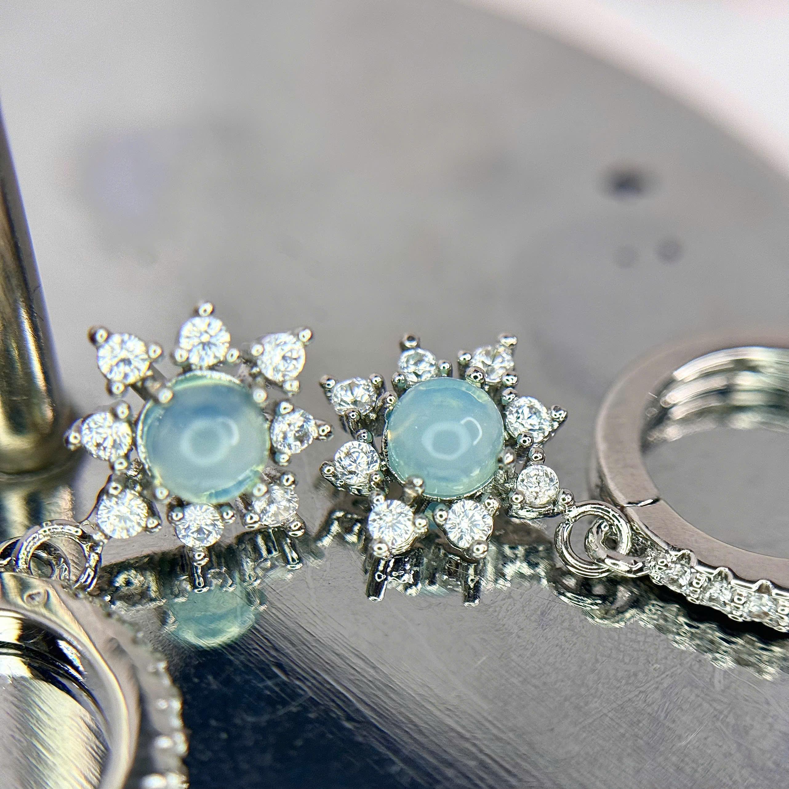 Khuyên vòng kiểu rơi mặt trời đá xanh dương_thumbnail_3