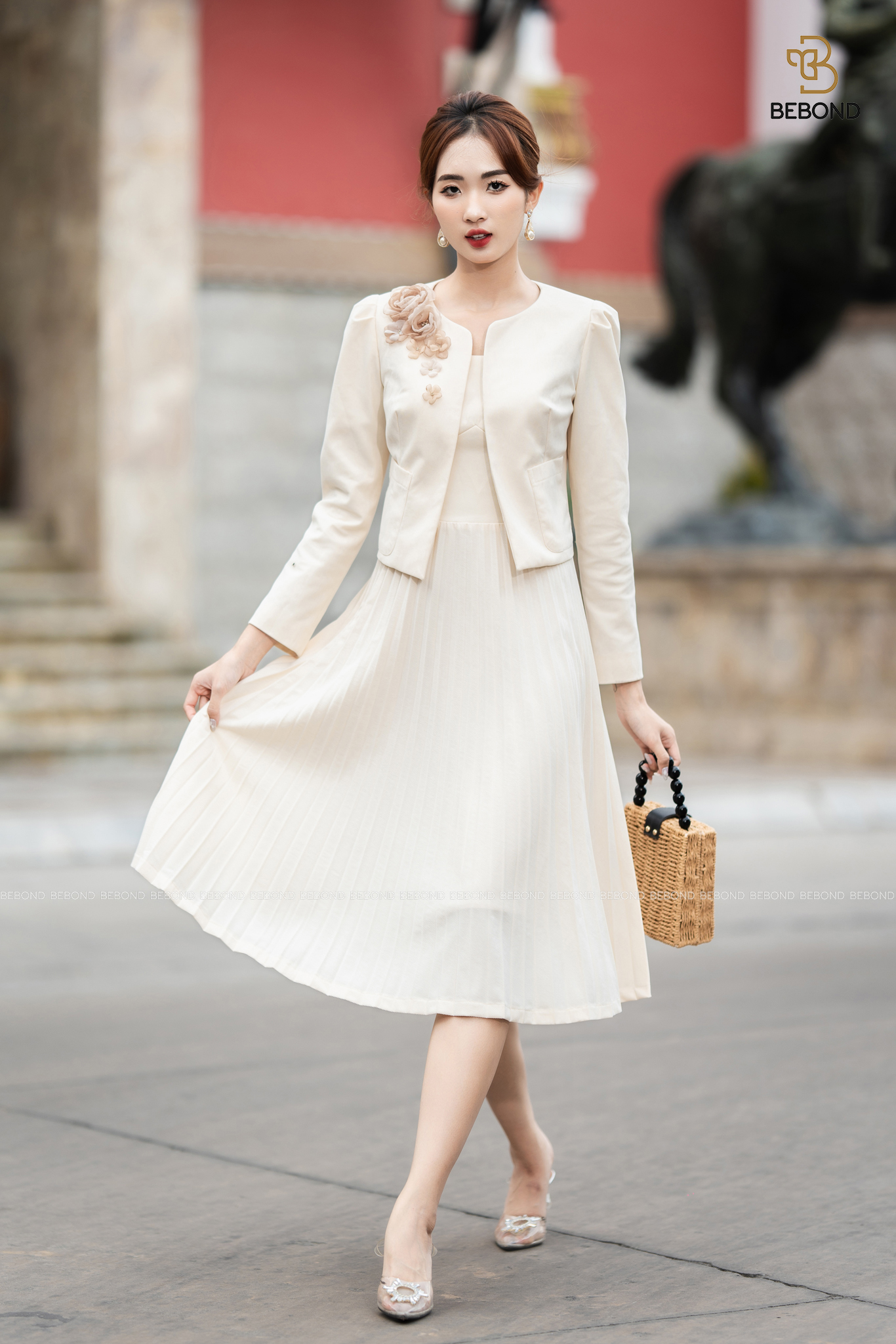 SET VEST ĐÍNH HOA MÀU BE- SHERWIN SET