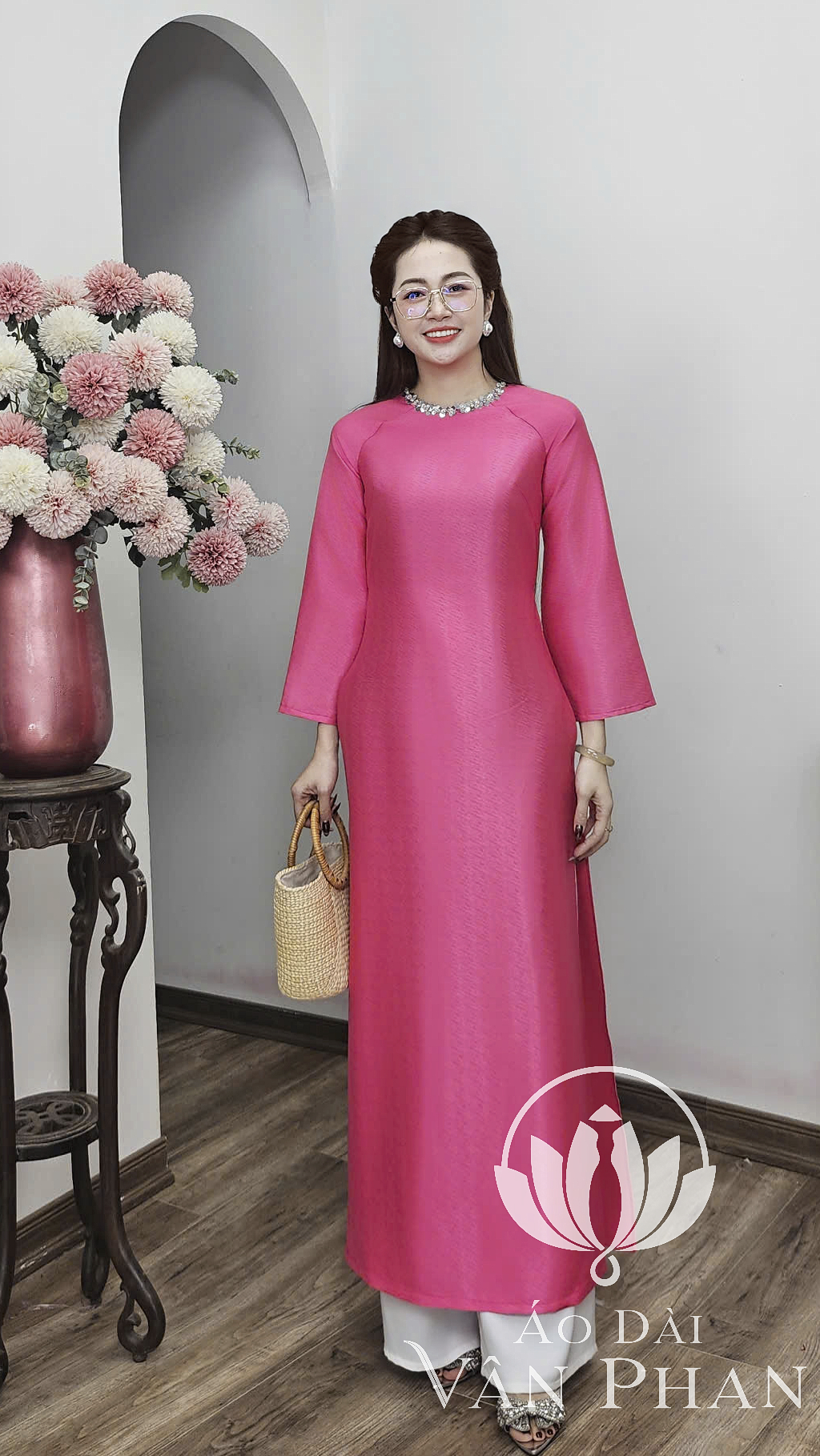 CT367 áo dài cách tân cổ khít tay loe gấm sao băng màu hong sen_thumbnail_1