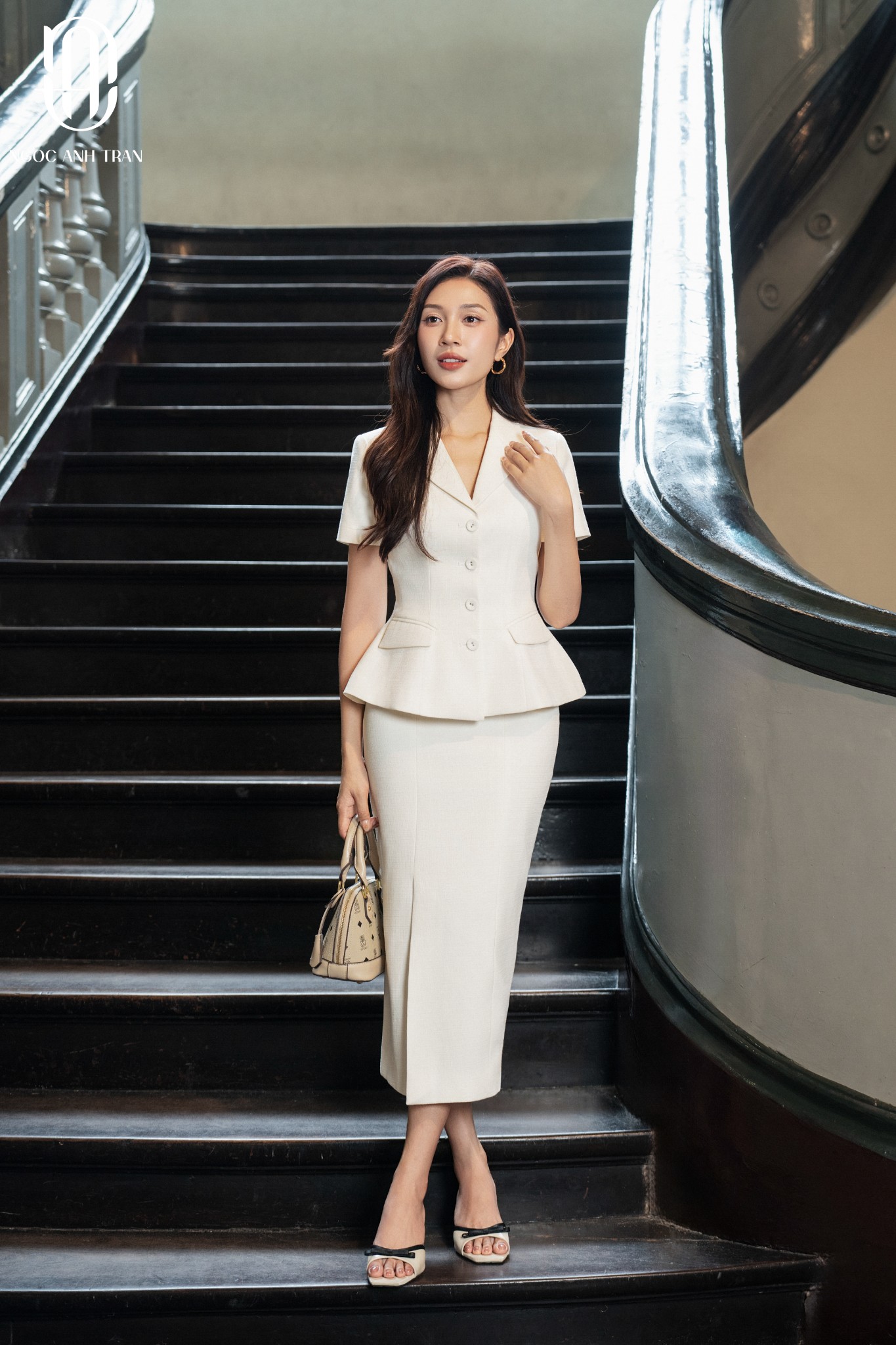 V049 - Set vest kem phối chân váy