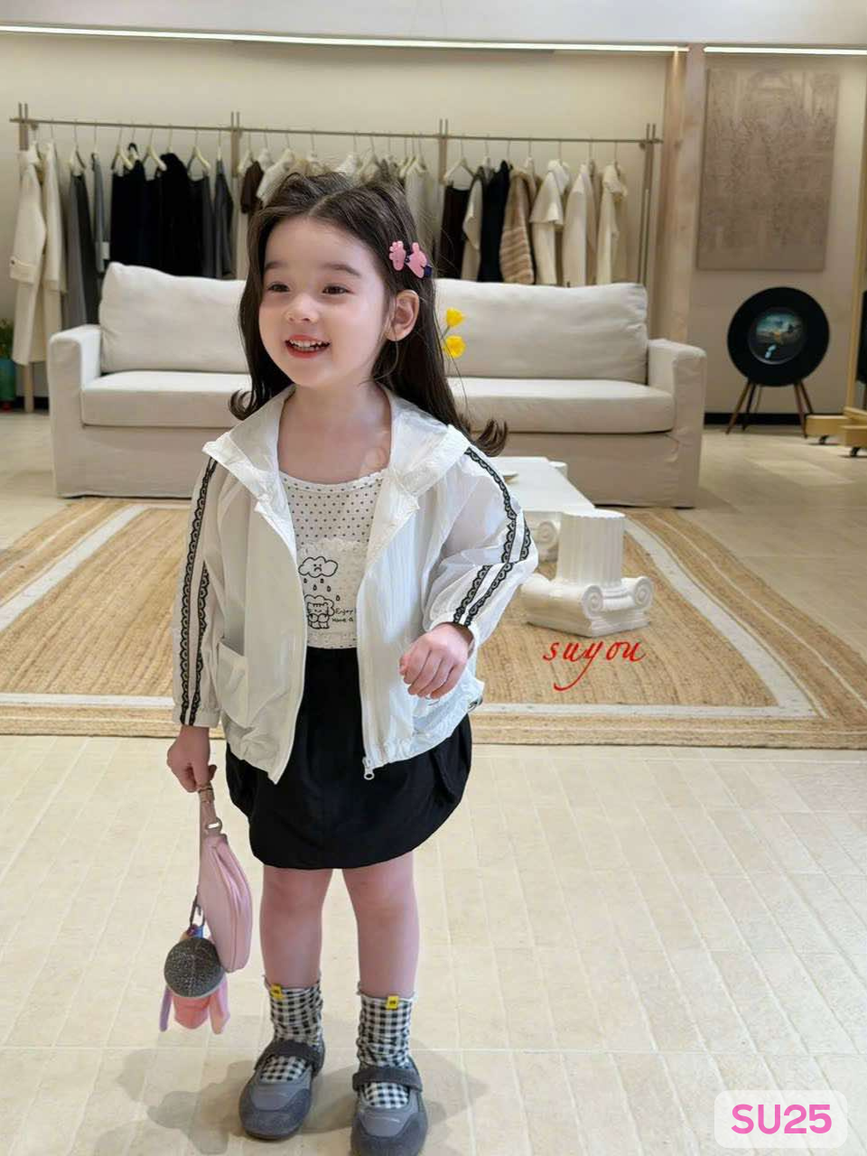 SU25 - Áo gió mỏng khóa kéo phối sọc tay màu trắng hãng Suyou