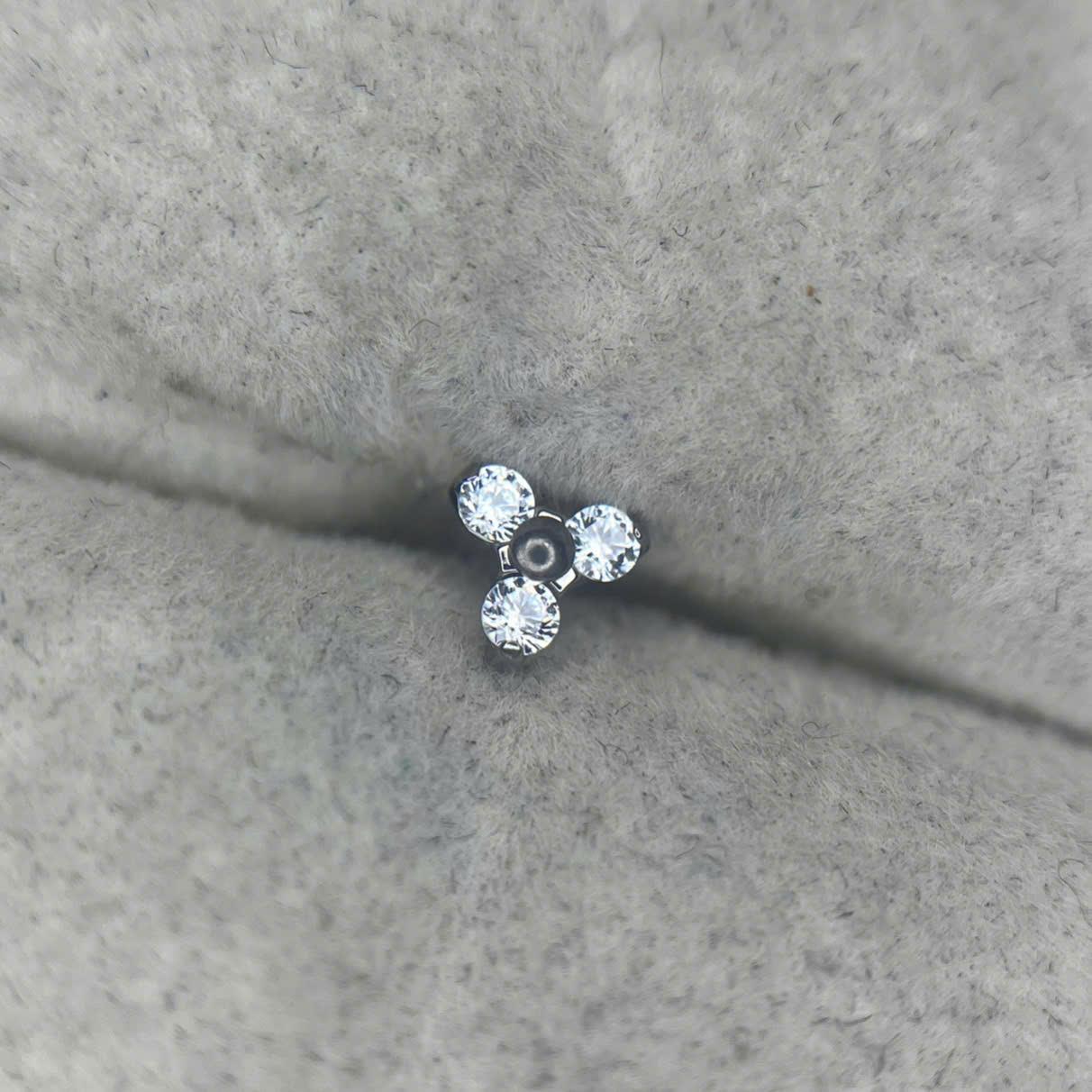 charm cấy titan lá ba cánh kim cương 1.6_thumbnail_2