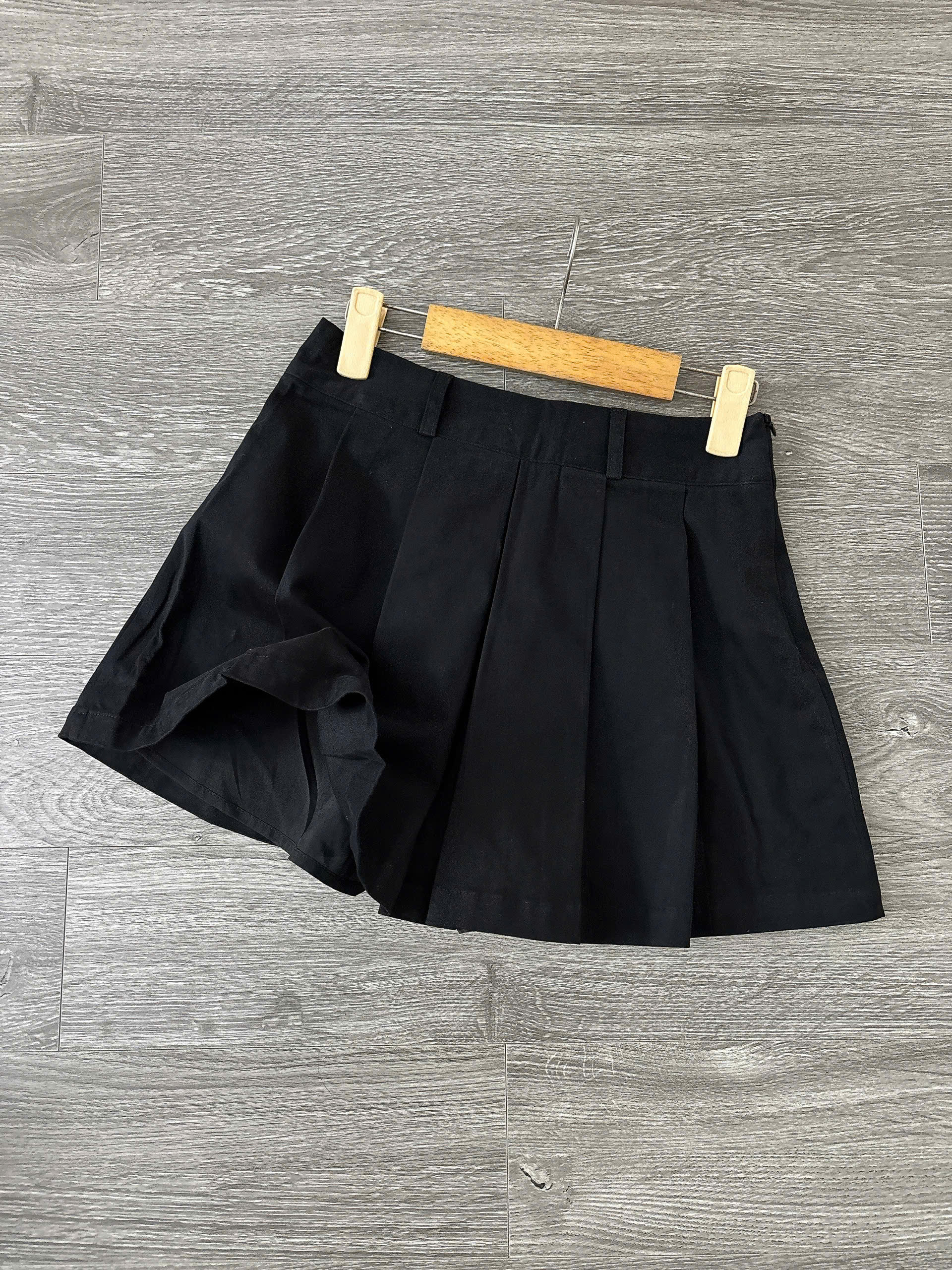 C84 CHÂN VÁY ĐEN_thumbnail_0