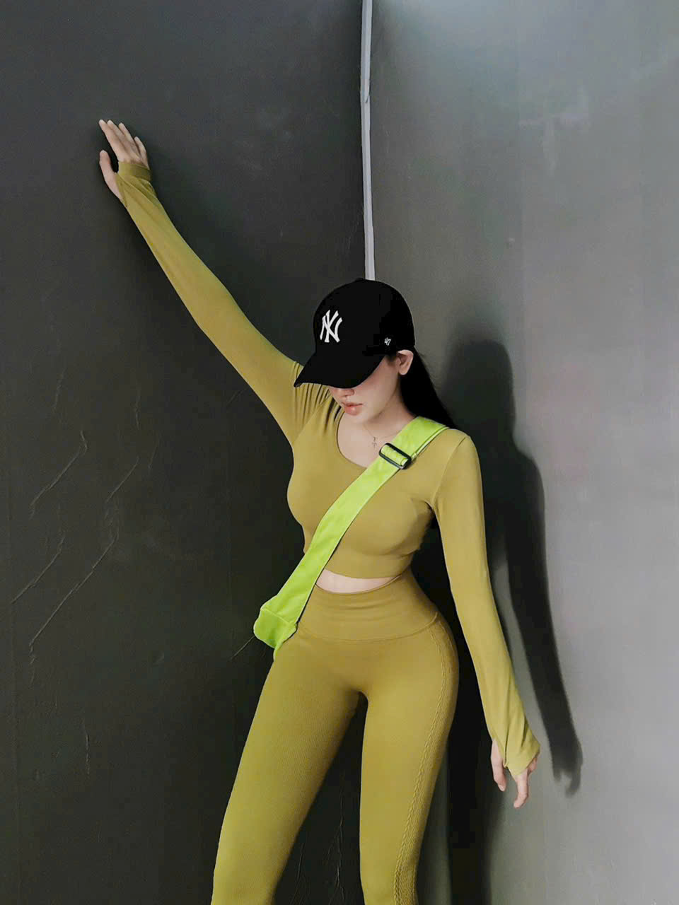 Áo Croptop Thể Thao Nữ Dáng Dài Xỏ Ngón_thumbnail_10