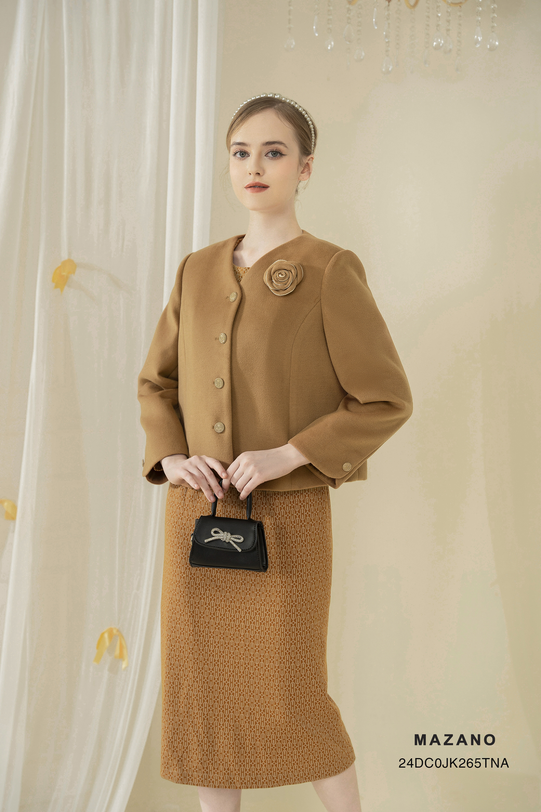 Áo khoác suông ngắn Vải Dạ nhập khẩu Đính trang trí hoa cuốn Vổ V Tay dài Dài qua eo_thumbnail_1