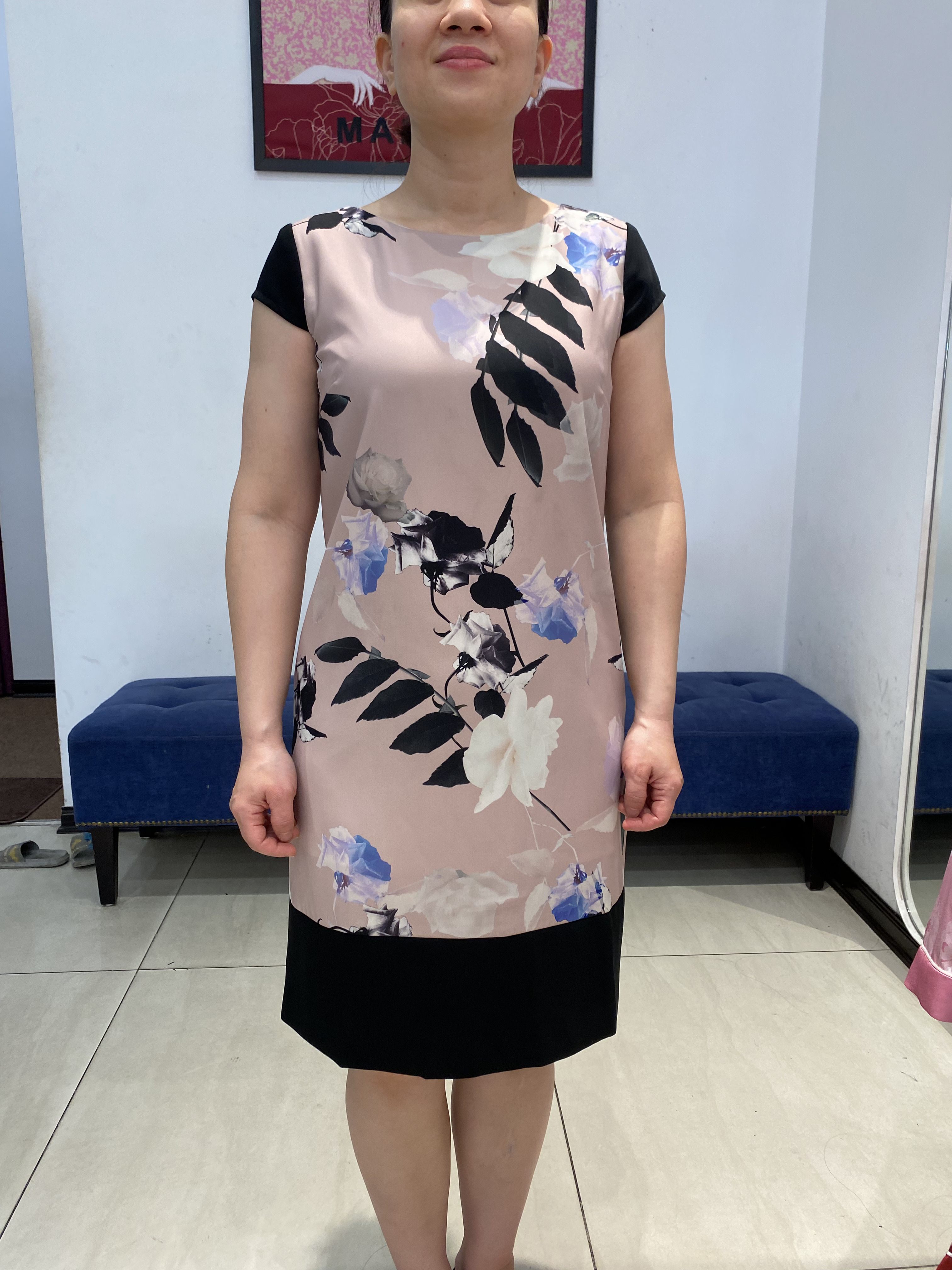 Đầm hồng in họa tiết hoa bố cục_thumbnail_4