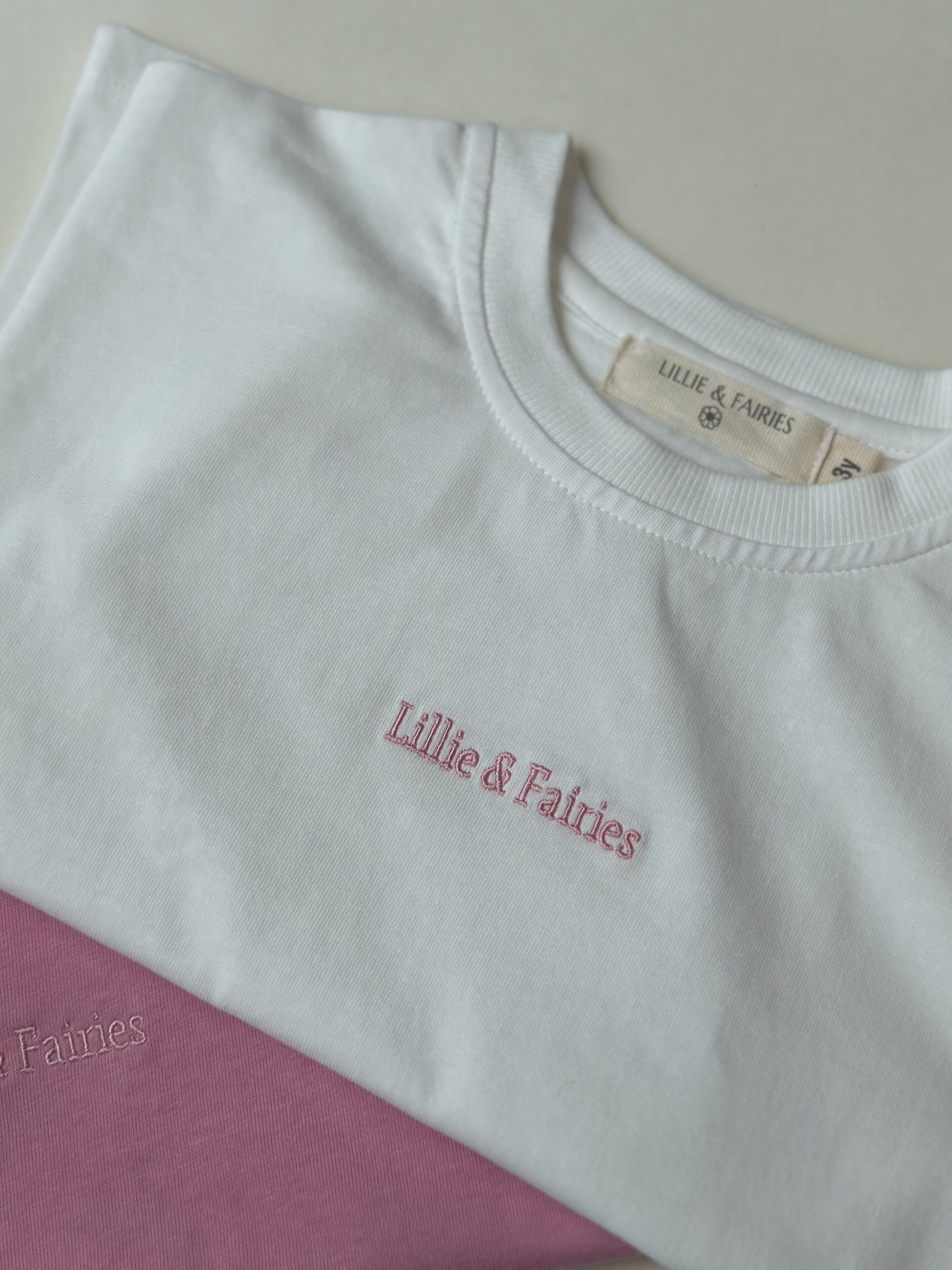 Lillie T-Shirt 24 (Áo Phông Thêu Chữ Cổ Tròn)_thumbnail_4