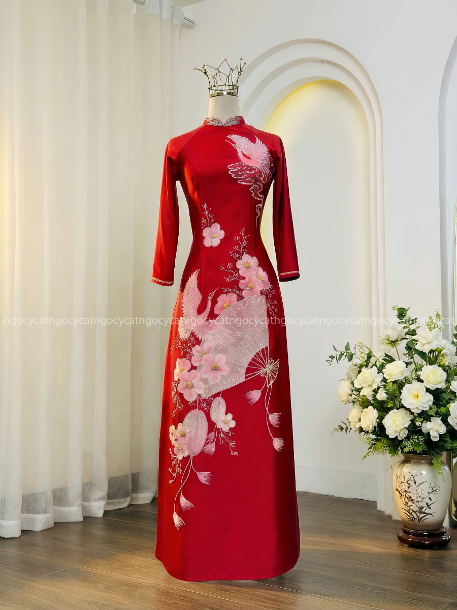 Áo Dài Bà Sui Màu Đỏ Vẽ Quạt Hoa Đào Hạc
