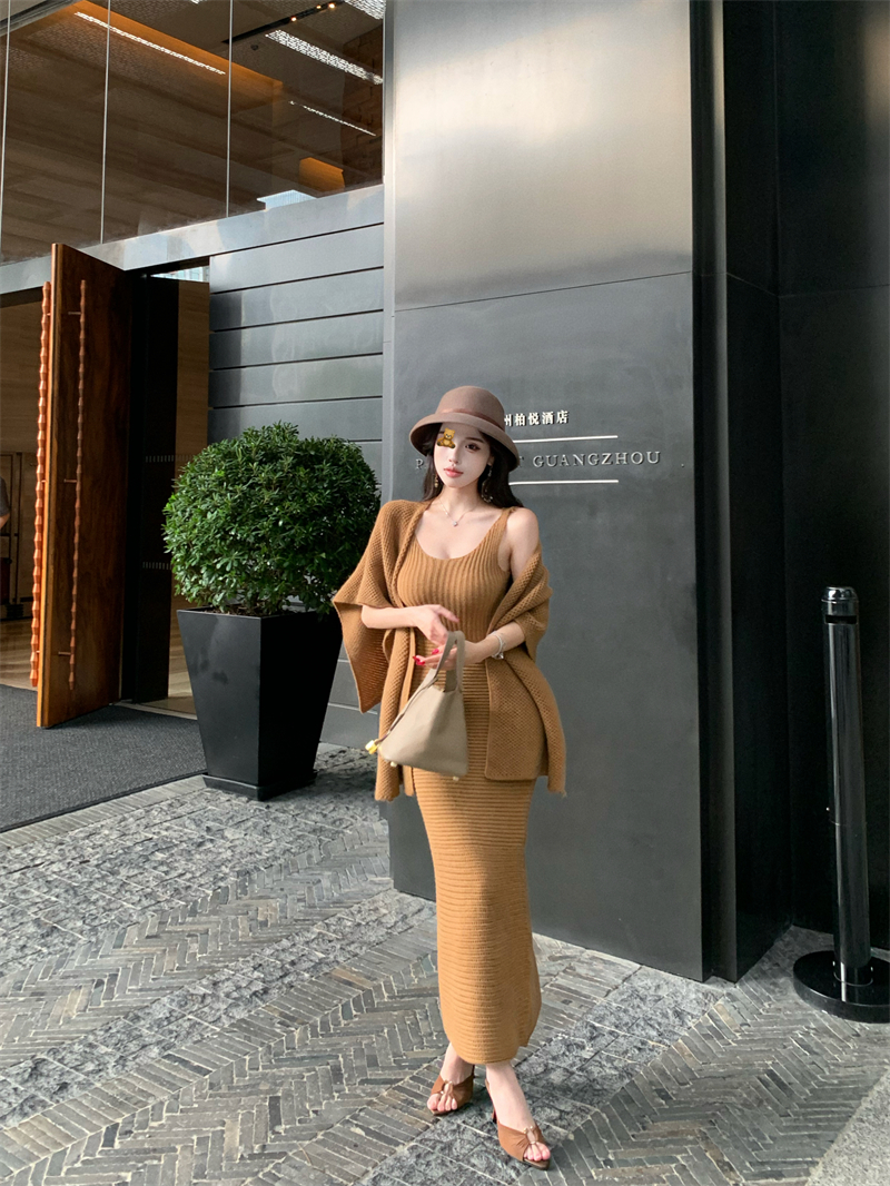 Set Váy Len Dài Kèm Áo Khoác Cardigan – Phong Cách Thanh Lịch