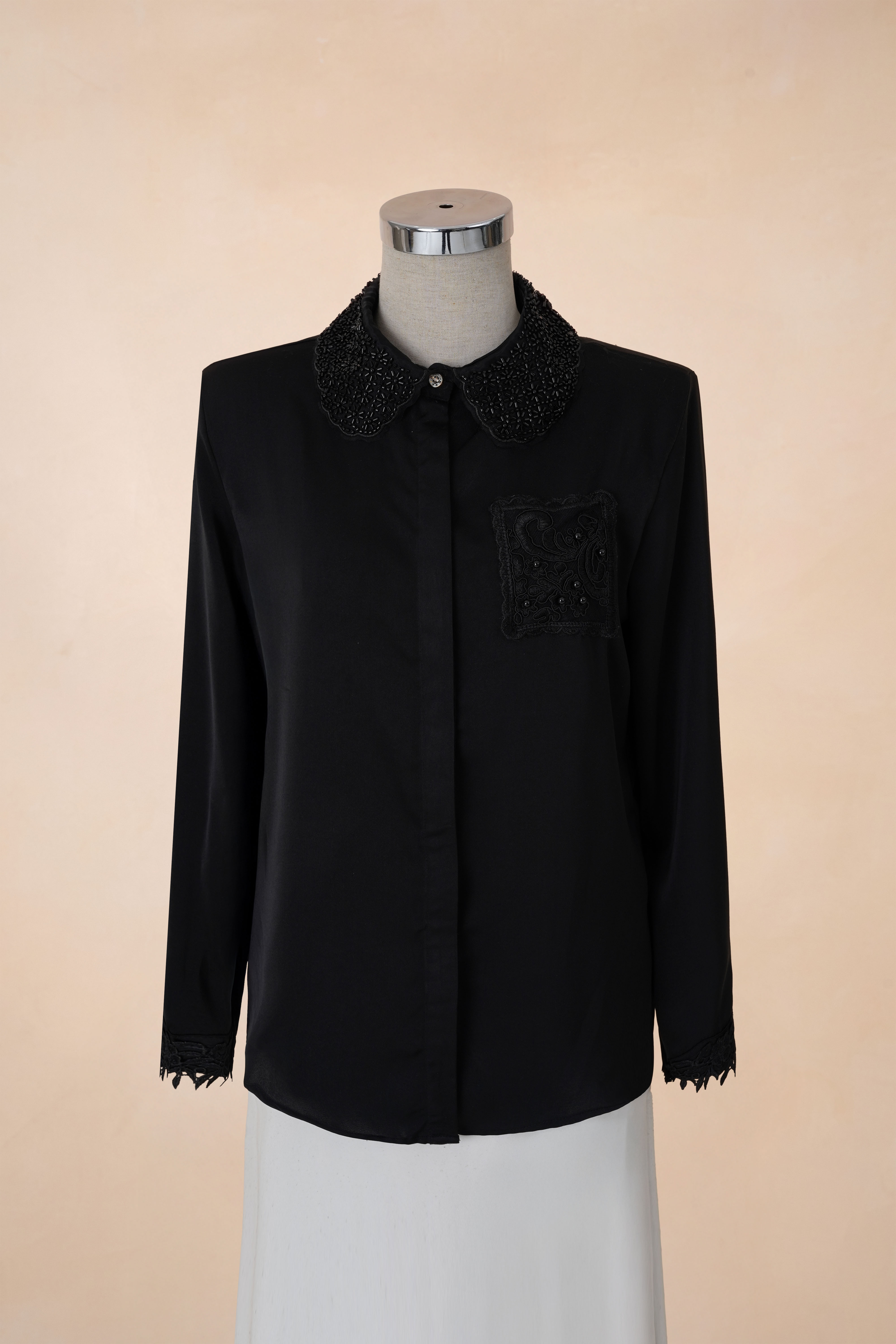 Sơ Mi Cổ Sen Đính Cườm Túi Ngực_thumbnail_3