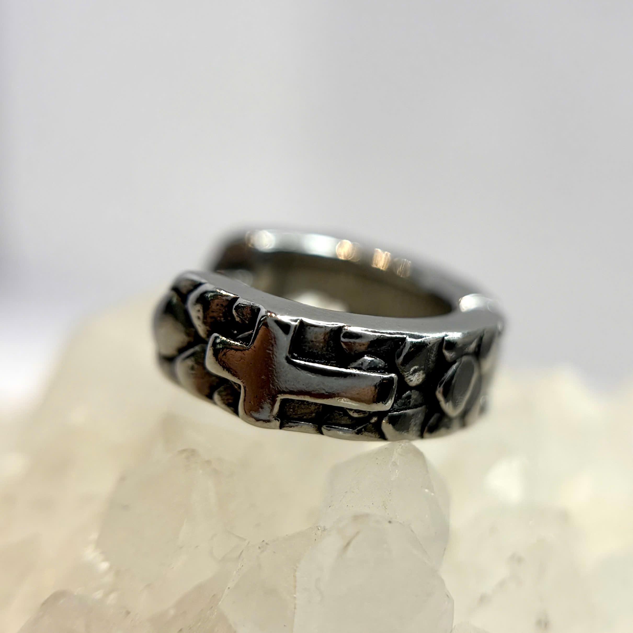 Khuyên vòng kiểu vẩy thánh giá