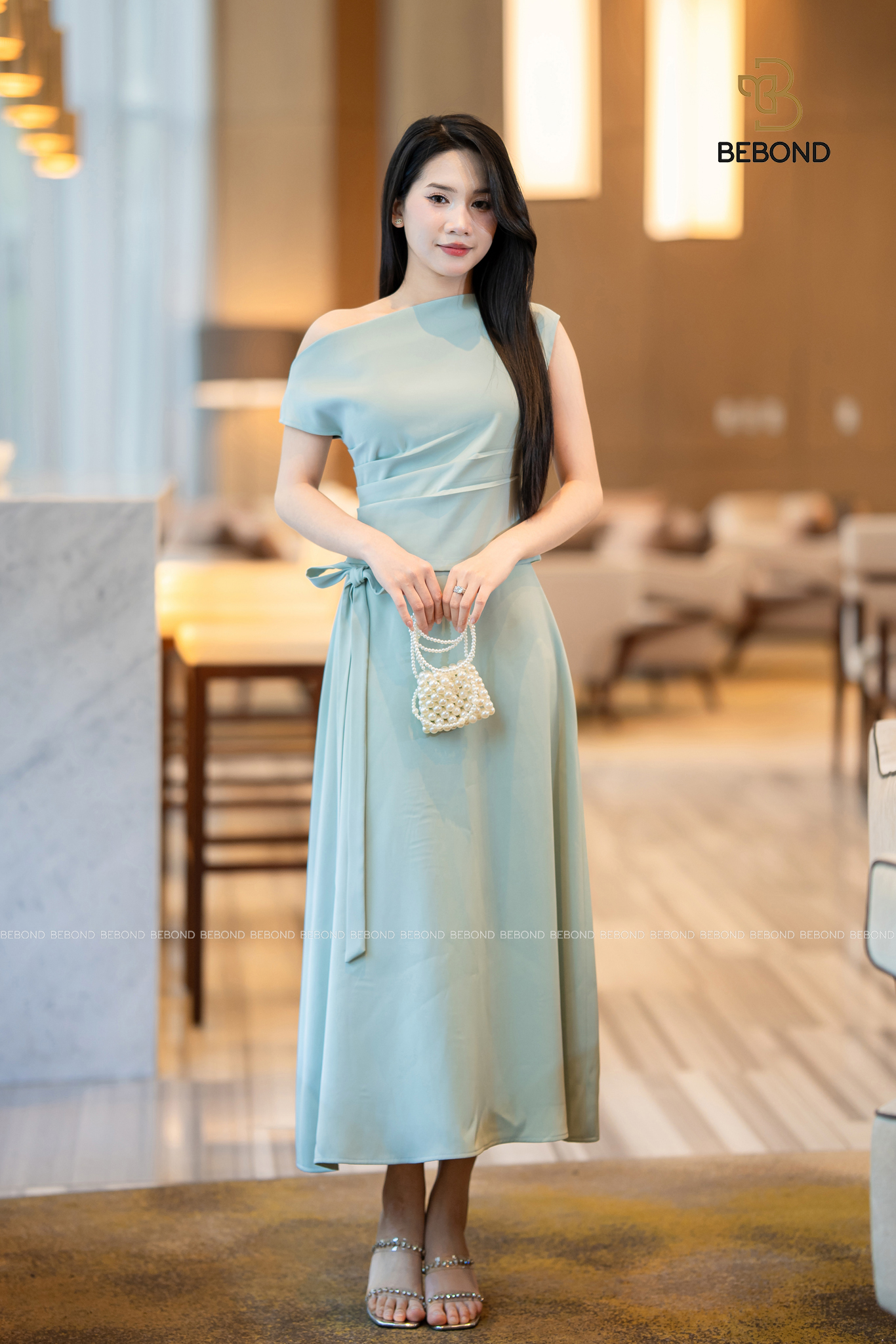 Áo trễ vai tay hến DELLA màu XANH