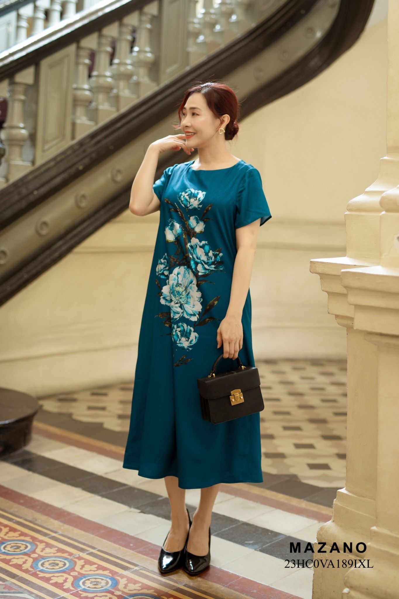 Đầm lụa vân gỗ xanh in họa tiết mẫu đơn