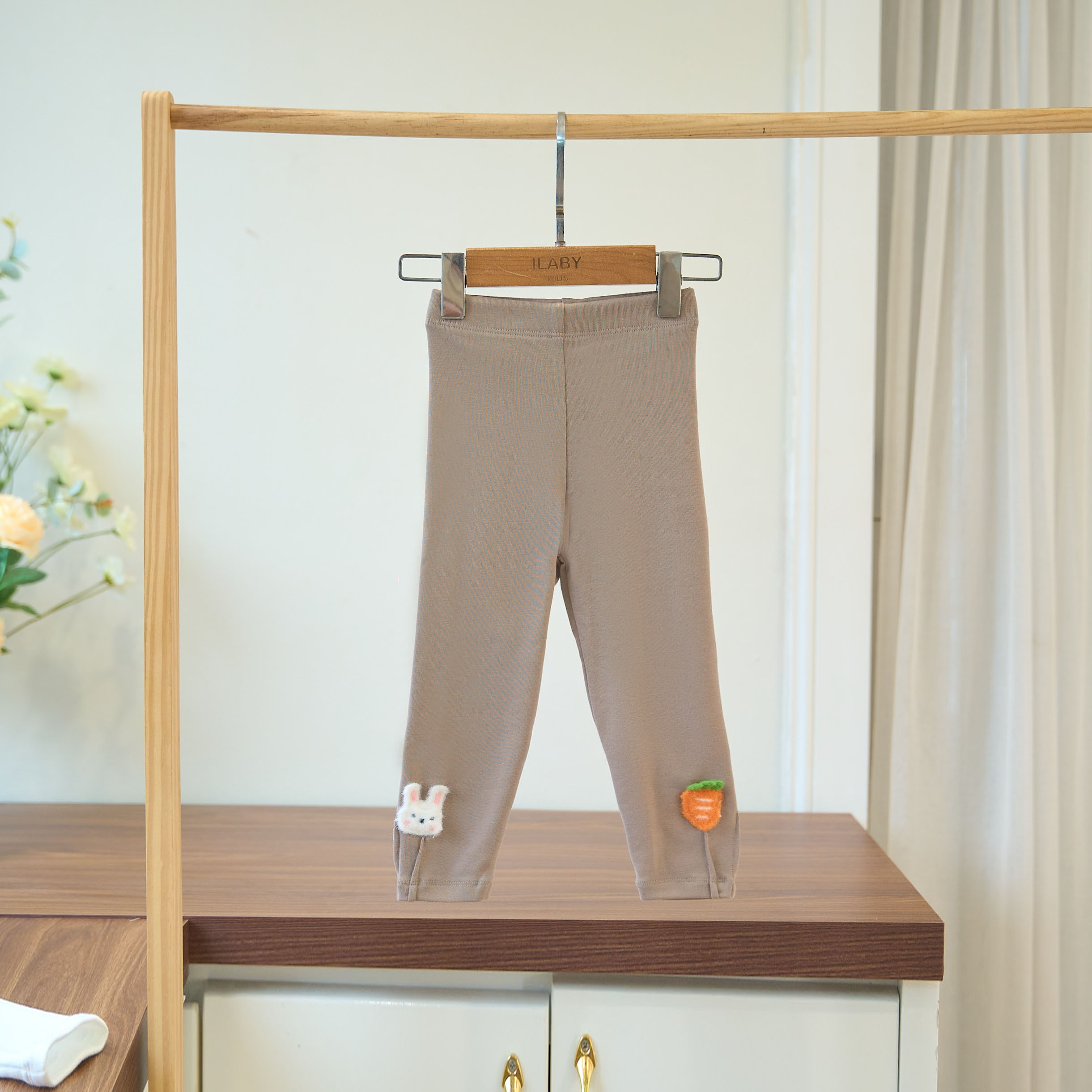 Quần legging đính hoa nhỏ