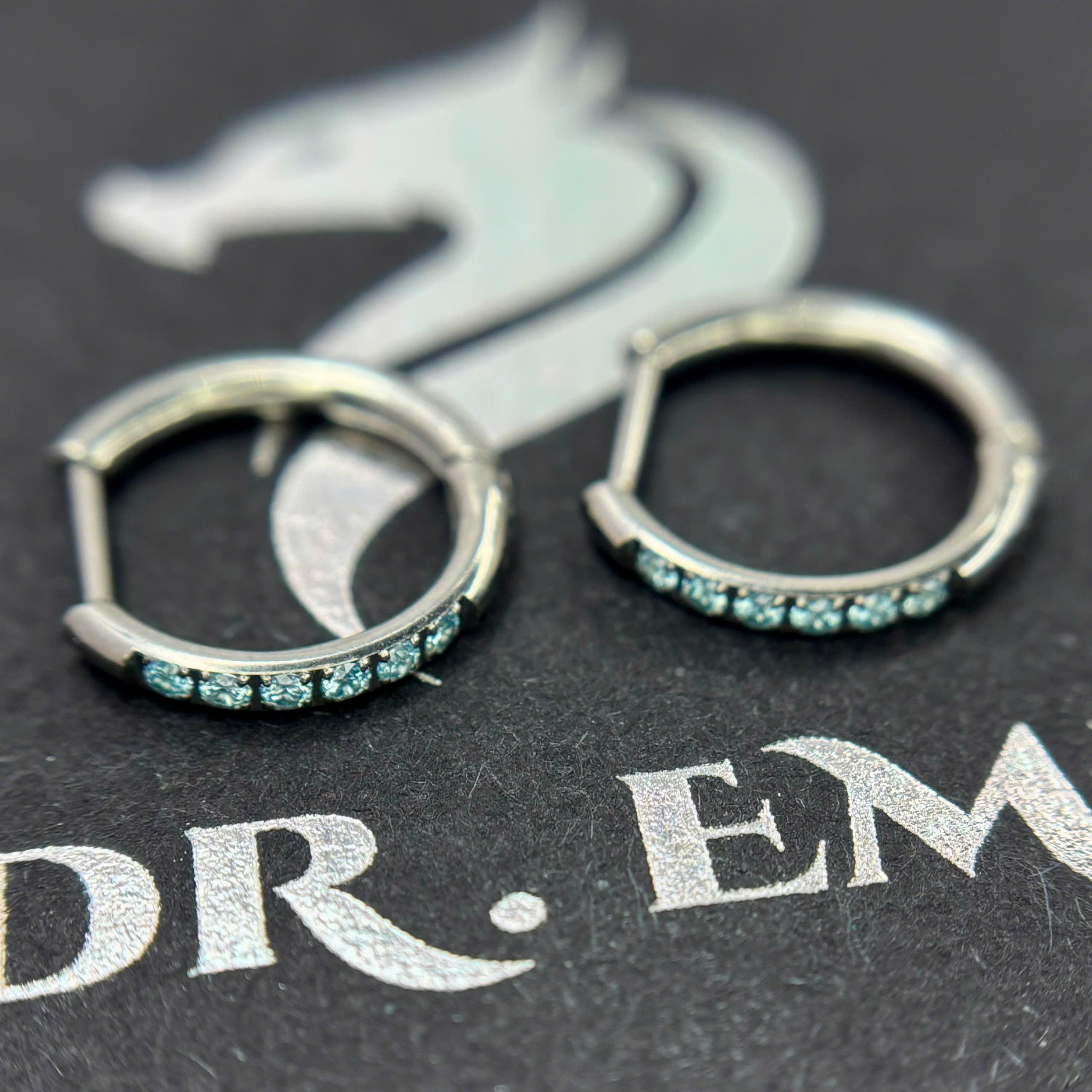 Bật khớp titan kim cương xanh chữ D size 10_thumbnail_2