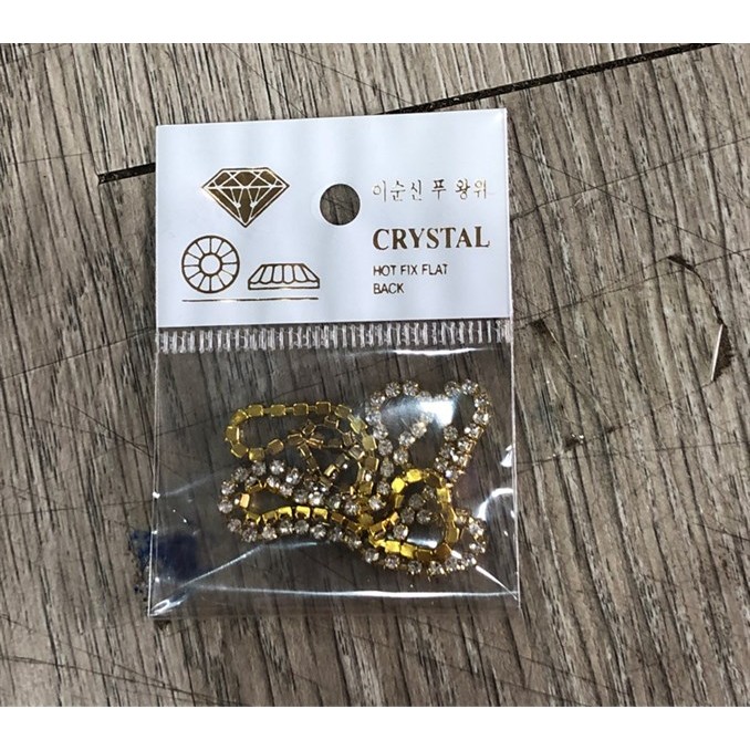 Xích đá màu vàng