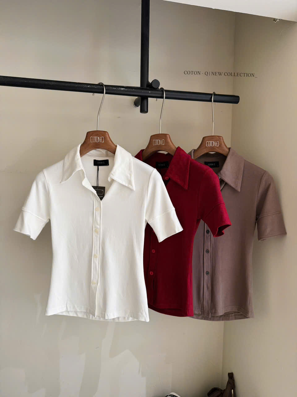 Áo thun ôm có cổ ( TRẮNG )_thumbnail_0