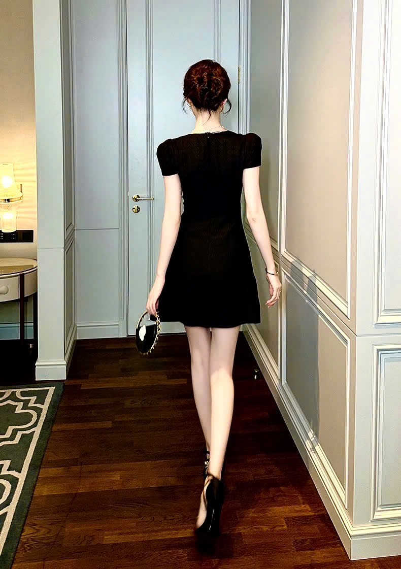 15489-Đầm suông A tay con màu đen ngực viền nhũ ( poly 2 da)_thumbnail_3