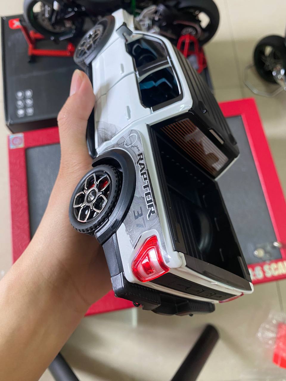 MH Ford Raptor_thumbnail_6