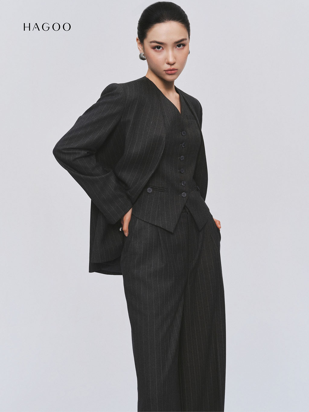 Blazer không ve bổ cơi ngực HAGOO