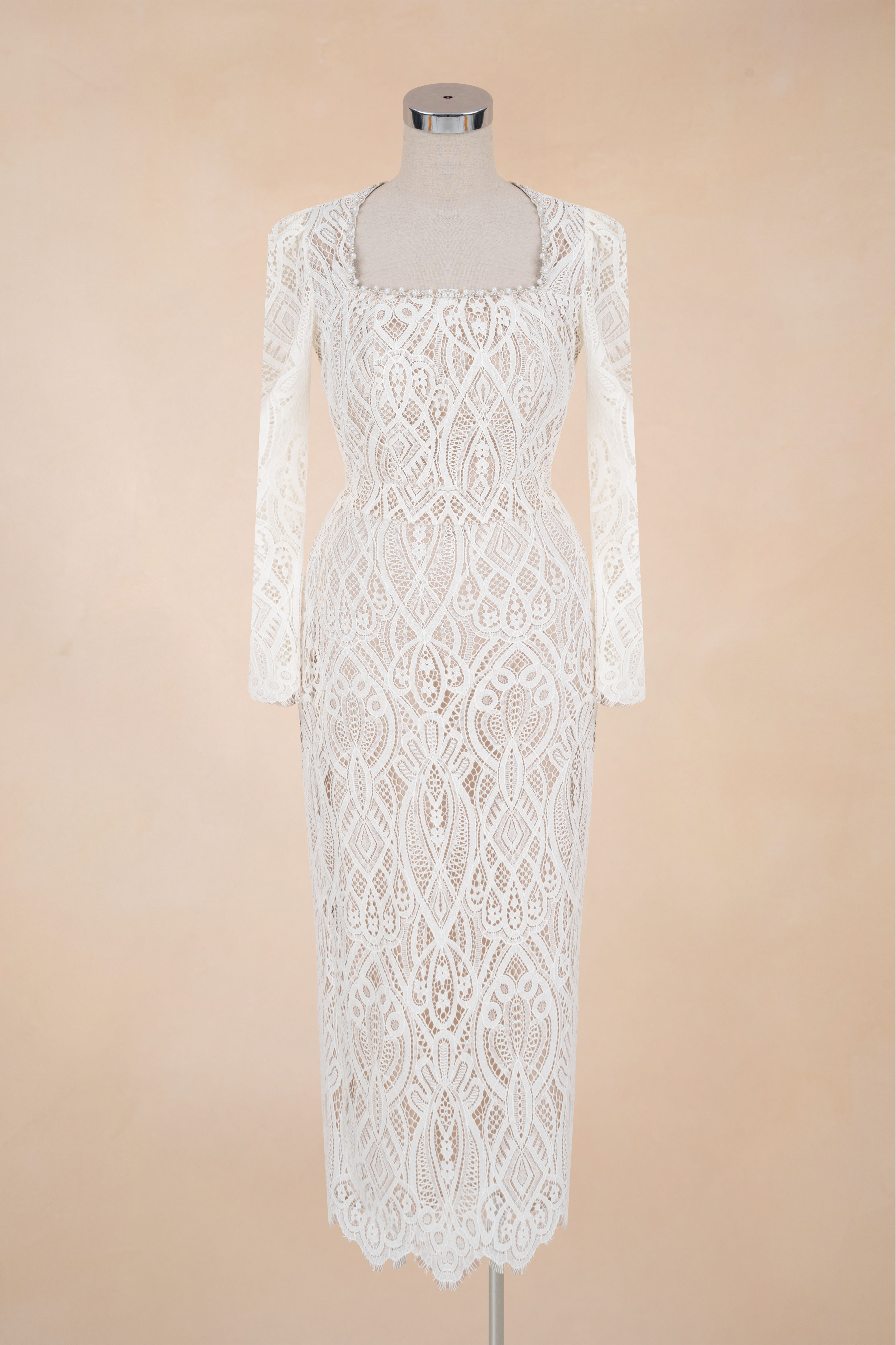 Đầm Bút Chì Cổ Vuông Viền Đá