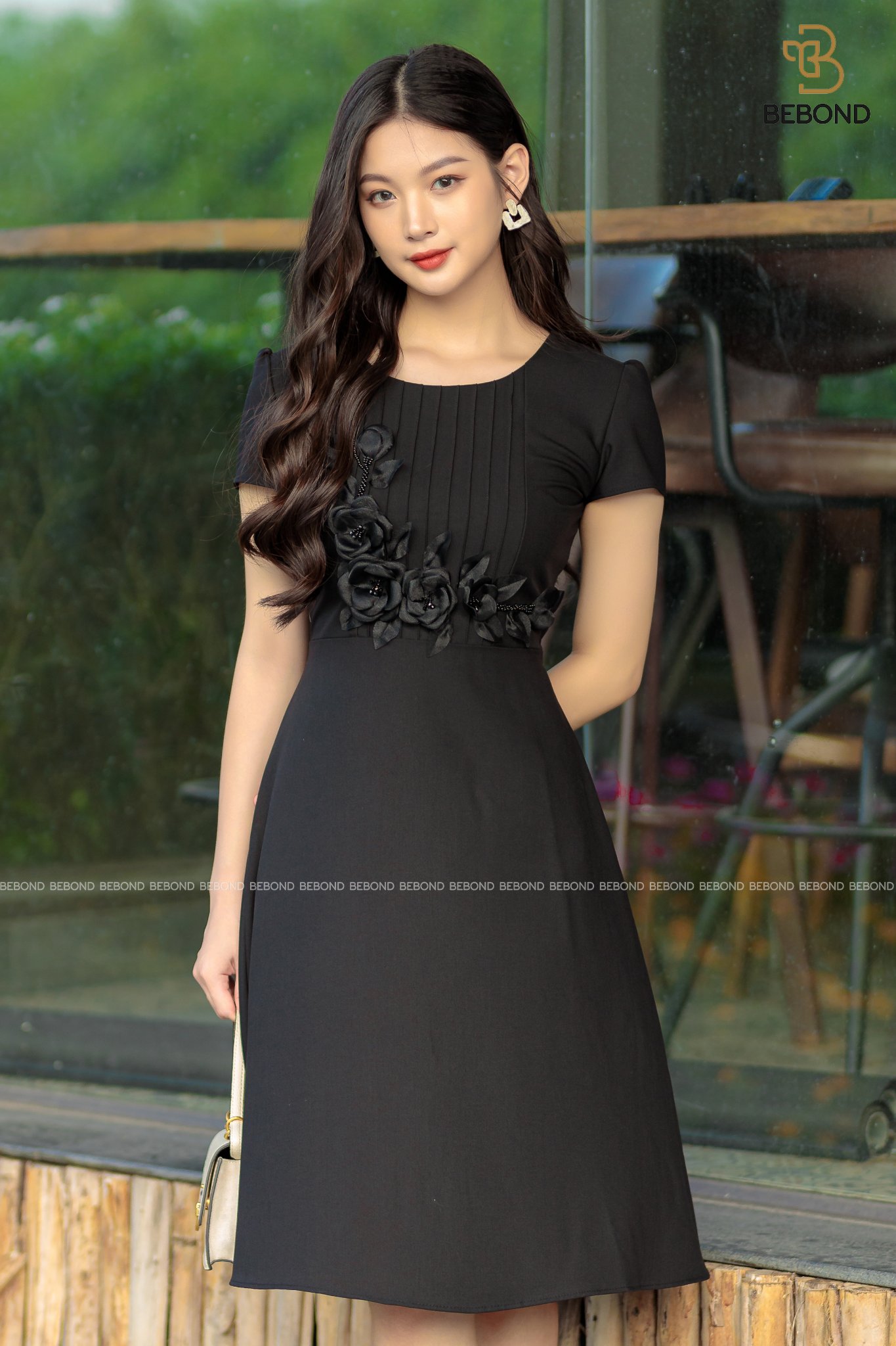 Đầm đen xếp ly ngực đính hoa- ALBERT