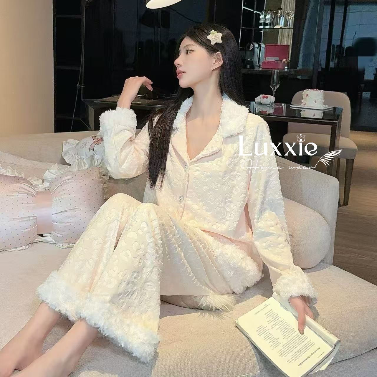 NHUNG33 Bộ ngủ nhung đảo da báo viền lông_thumbnail_3