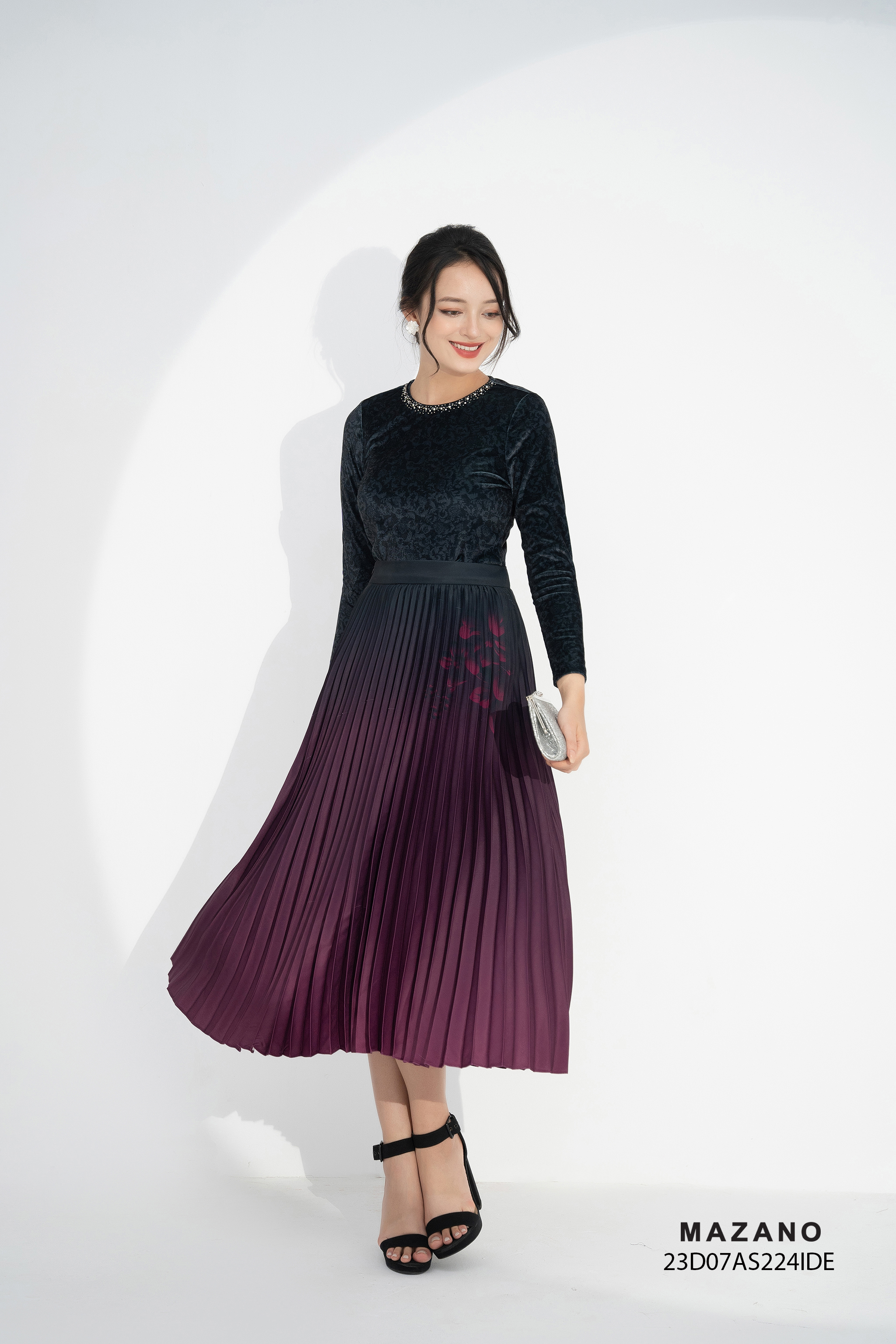 Áo top ôm vừa in họa tiết chìm, đính trang trí_thumbnail_0