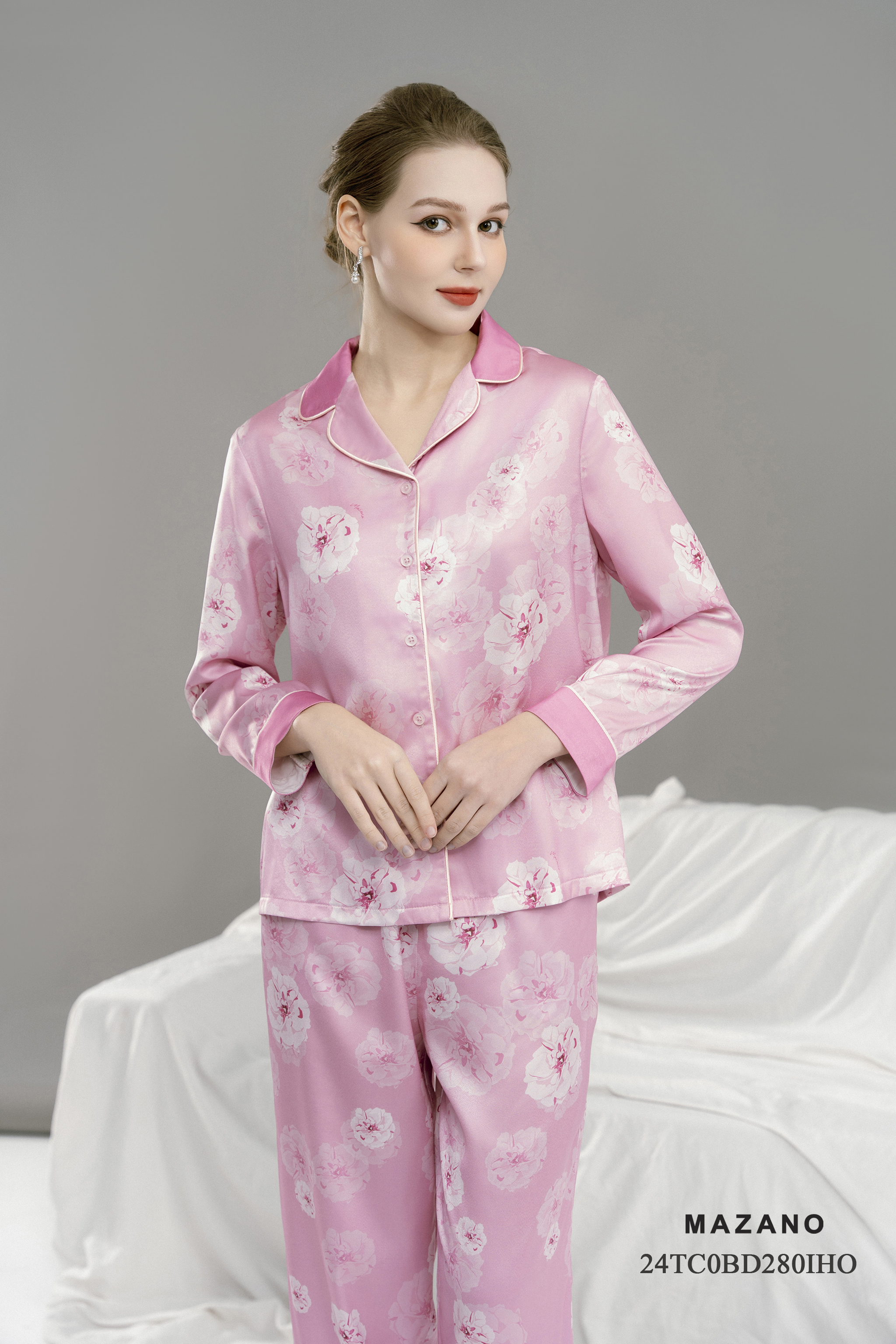 Bộ mặc nhà Vải lụa dày Hoạ tiết hoa  cách điệu Cổ bẻ Tay dài Dài đến đến mắt cá chânBD280IHO