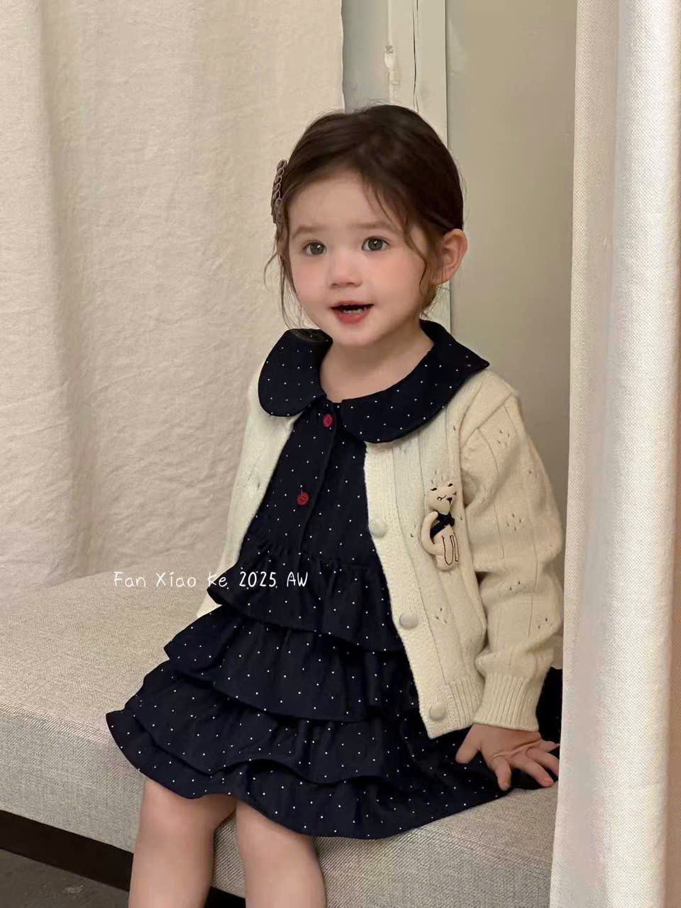 (S74) Set 2 chi tiết váy  ba lỗ chấm bi xanh than kèm áo cardigan kem Fan Xiao Ke