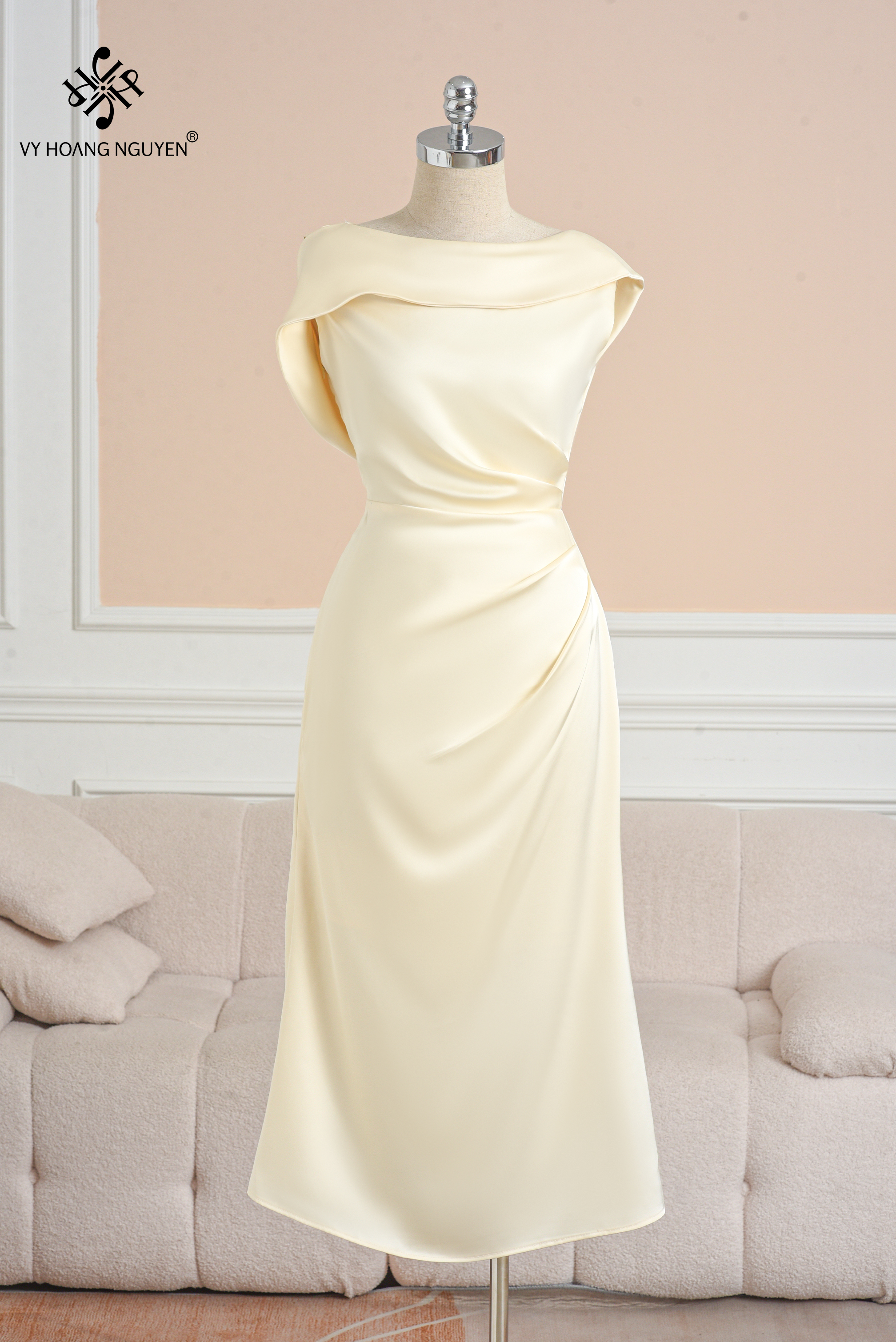 Đầm Lụa Đuôi Cá Trùm Vai Lệch